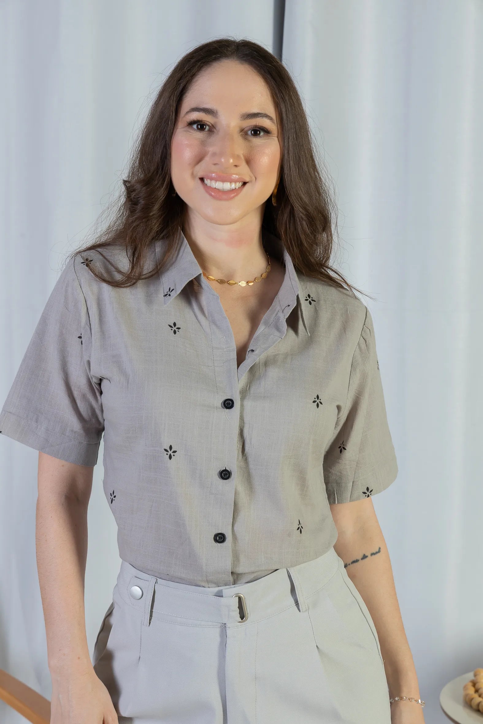 Camisa Manga Curta Bordada Poli Visco Bruna Cinza