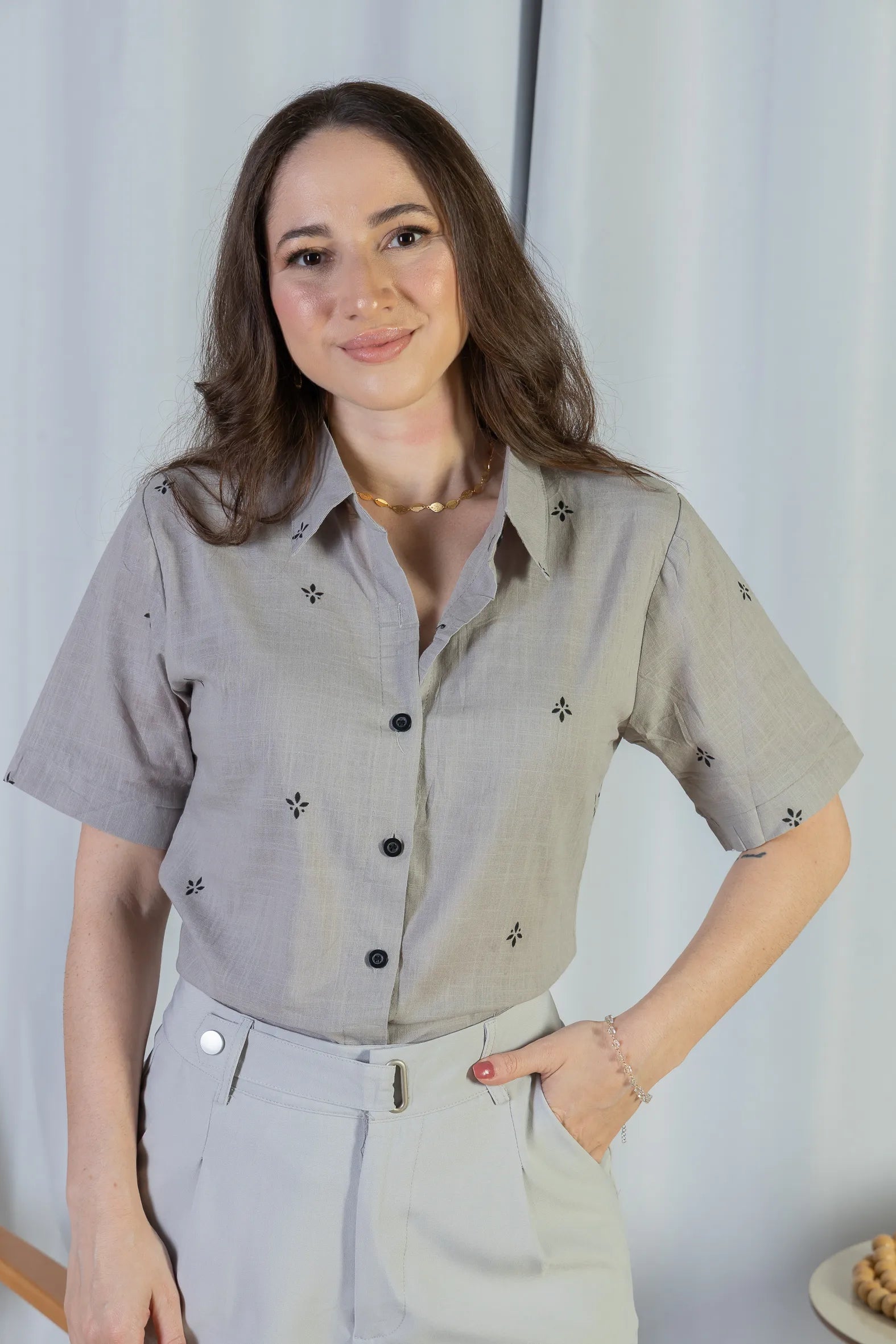 Camisa Manga Curta Bordada Poli Visco Bruna Cinza