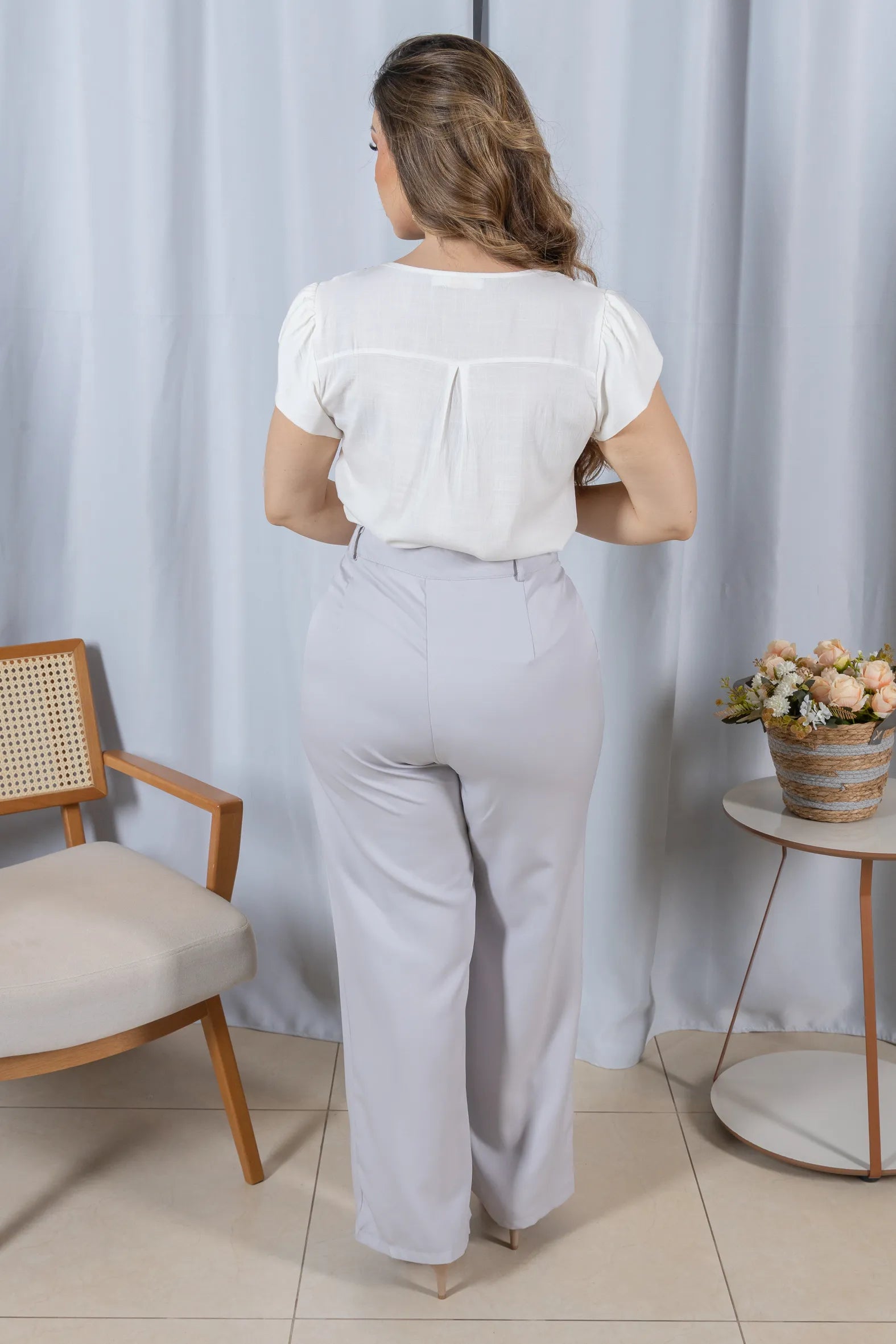 Blusa Manga Curta Transpassada Decote V em Visco Linen com Gola Detalhada Iris Branca