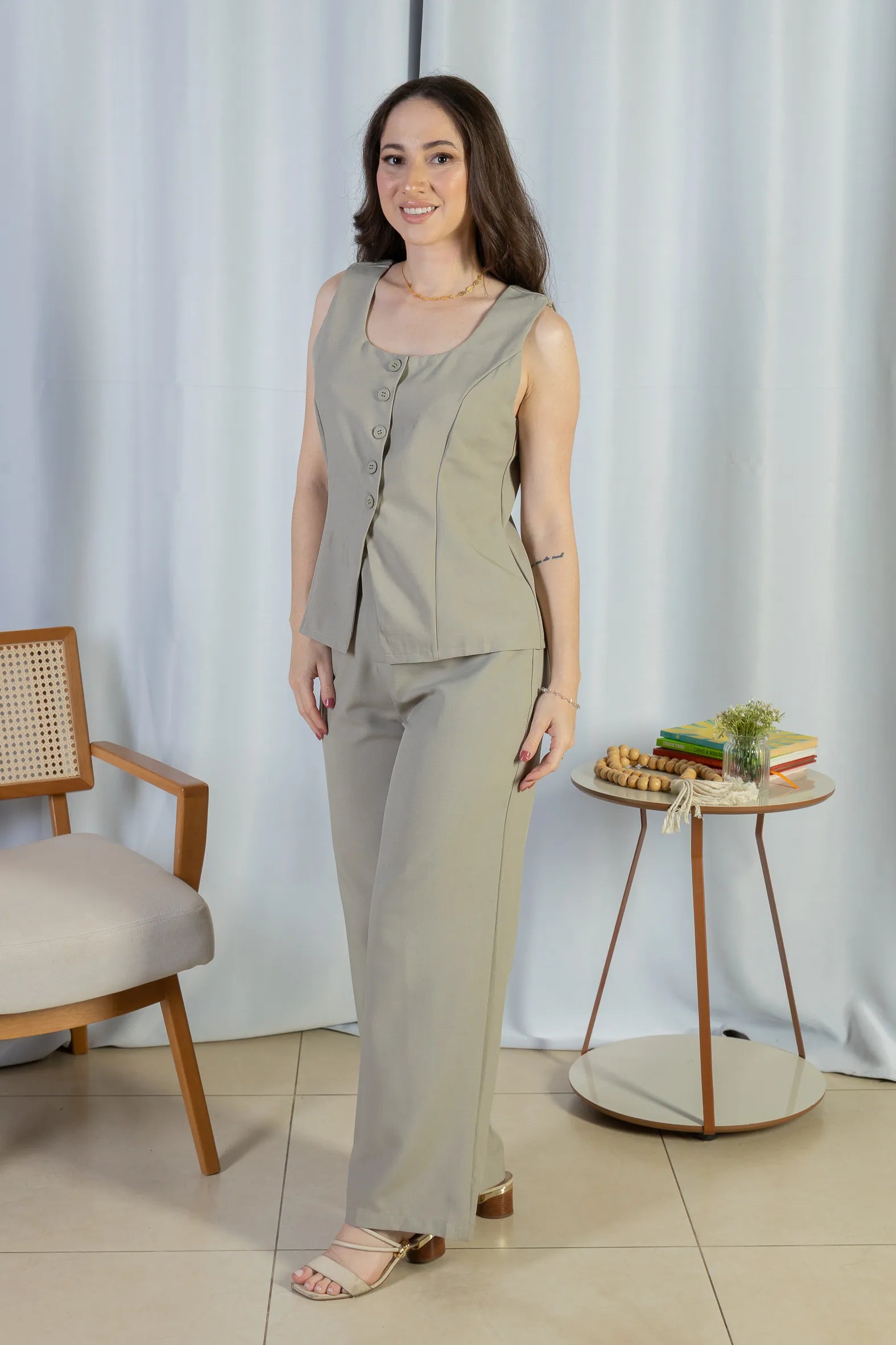 Colete Regata Alfaiataria Detalhe Botão Livia Verde