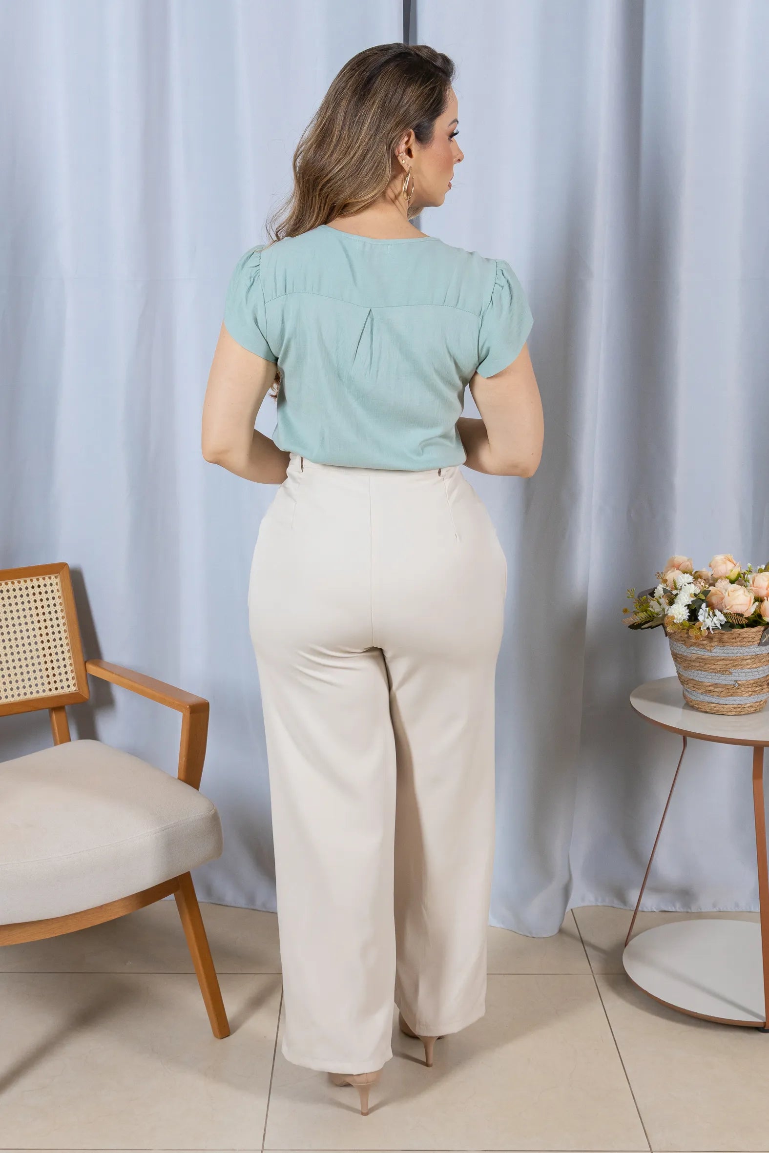 Blusa Manga Curta Transpassada Decote V em Visco Linen com Gola Detalhada Iris Verde Turquesa
