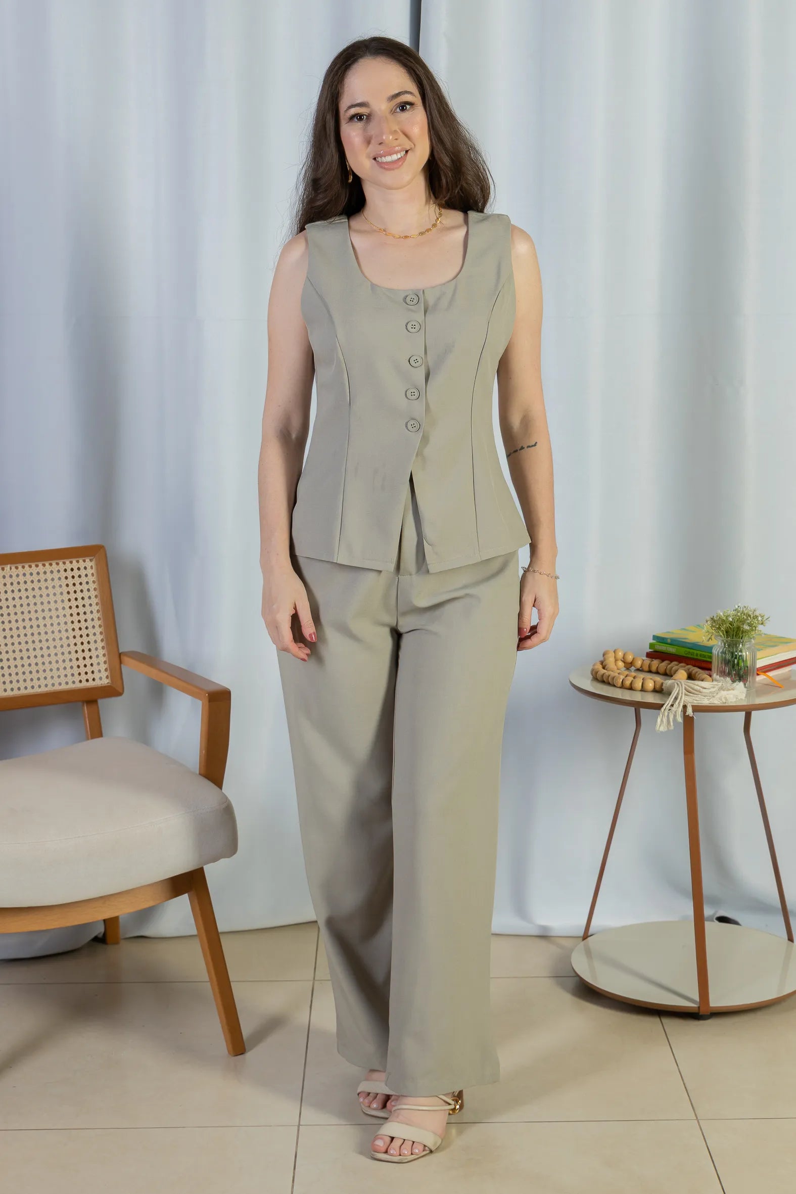 Colete Regata Alfaiataria Detalhe Botão Livia Verde