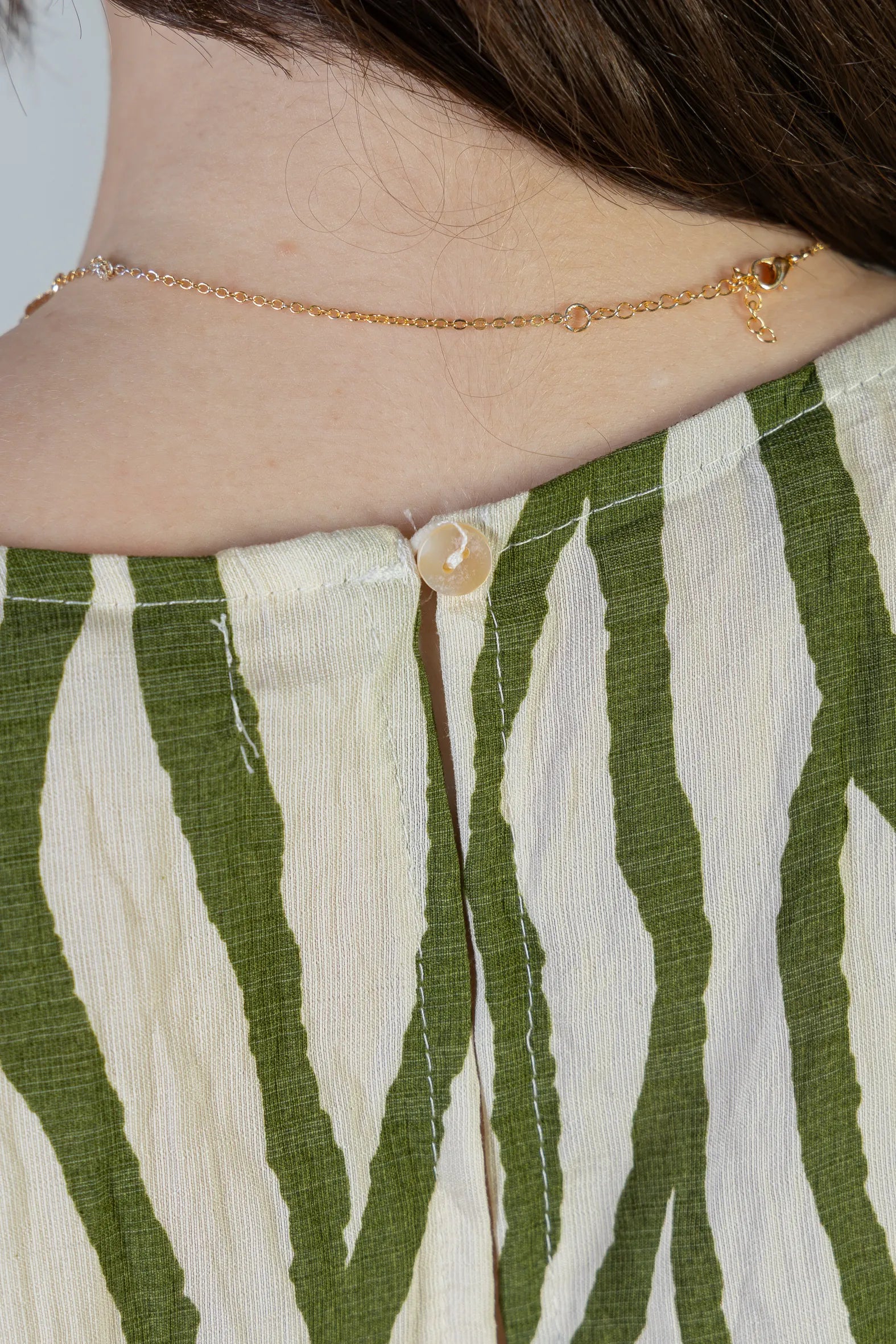 Macacão Regata Decote "V" Visco Rústico Emily Estampado Verde