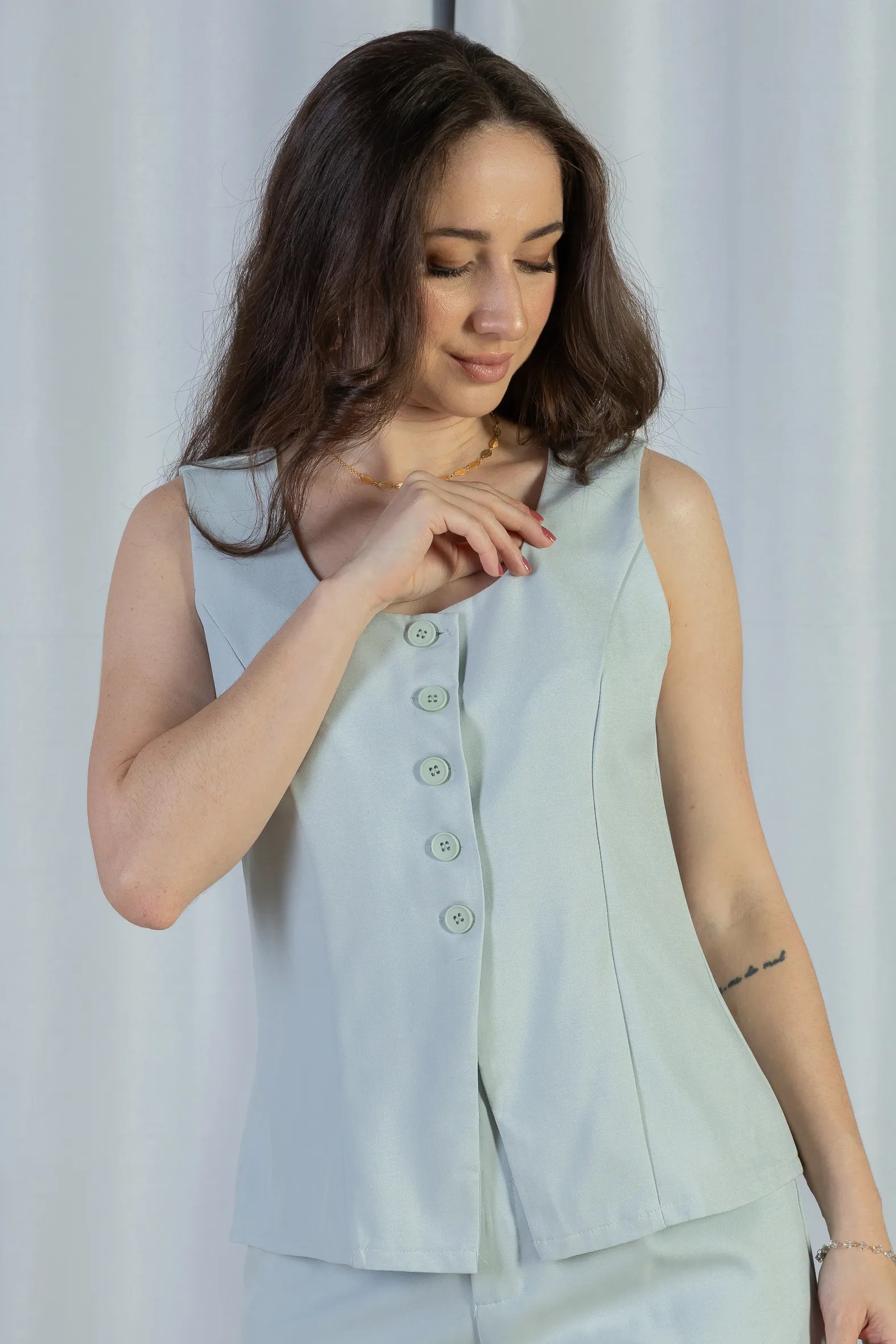 Colete Regata Alfaiataria Detalhe Botão Livia Azul Acinzentado