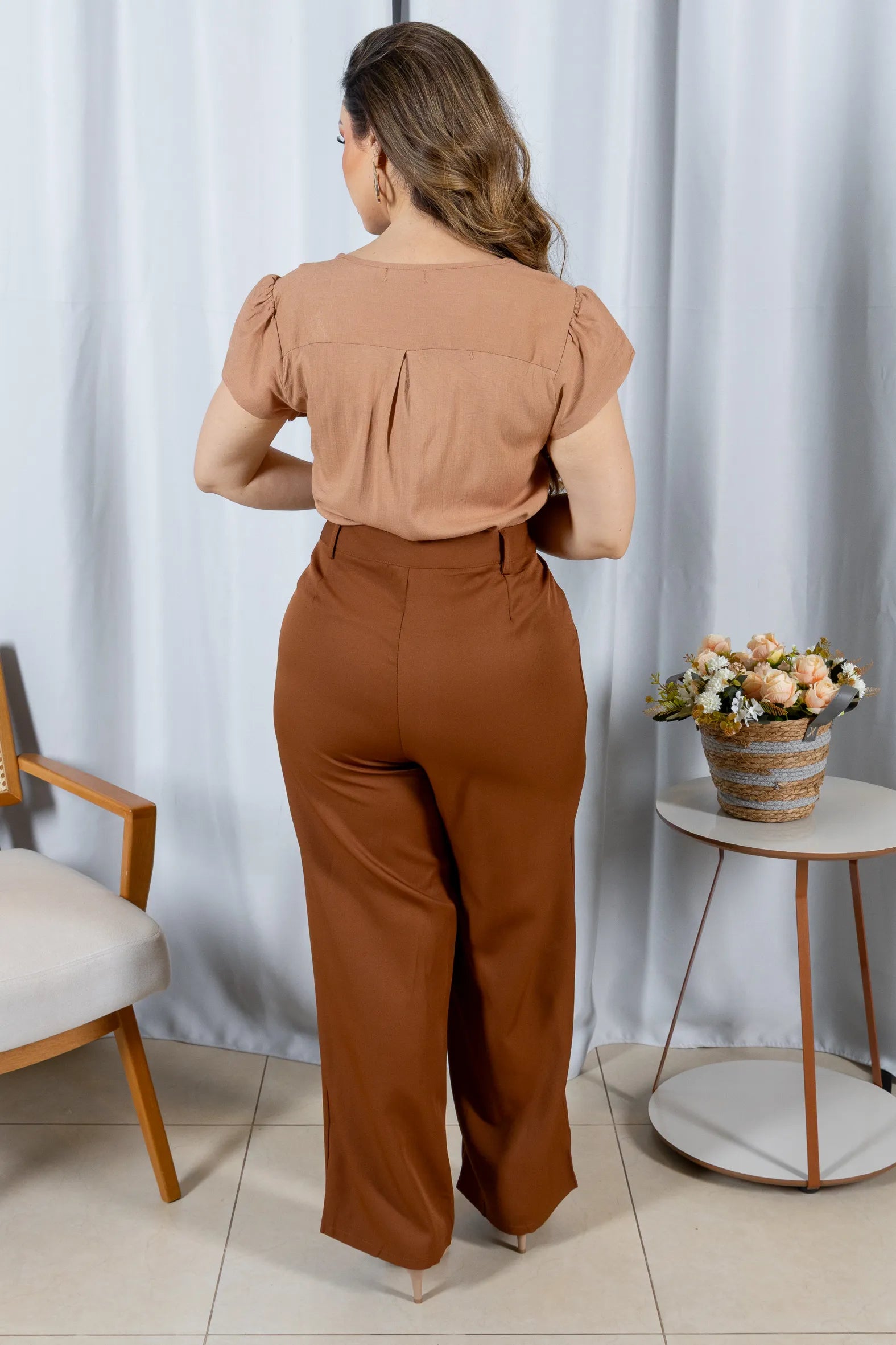 Blusa Manga Curta Transpassada Decote V em Visco Linen com Gola Detalhada Iris Marrom