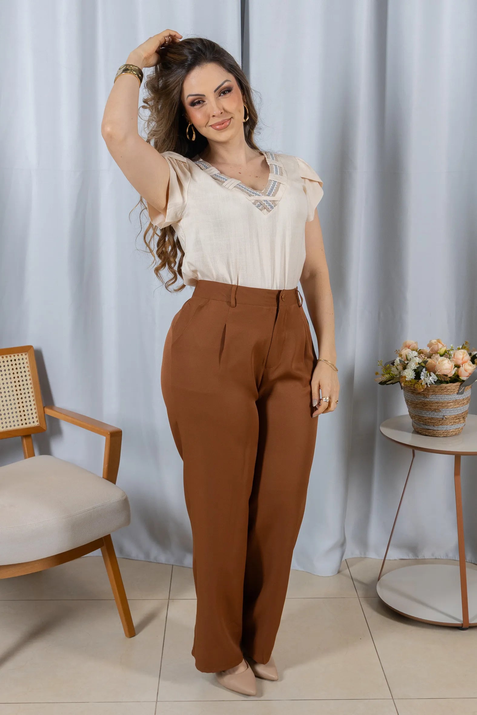 Blusa Manga Curta Transpassada Decote V em Visco Linen com Gola Detalhada Iris Creme