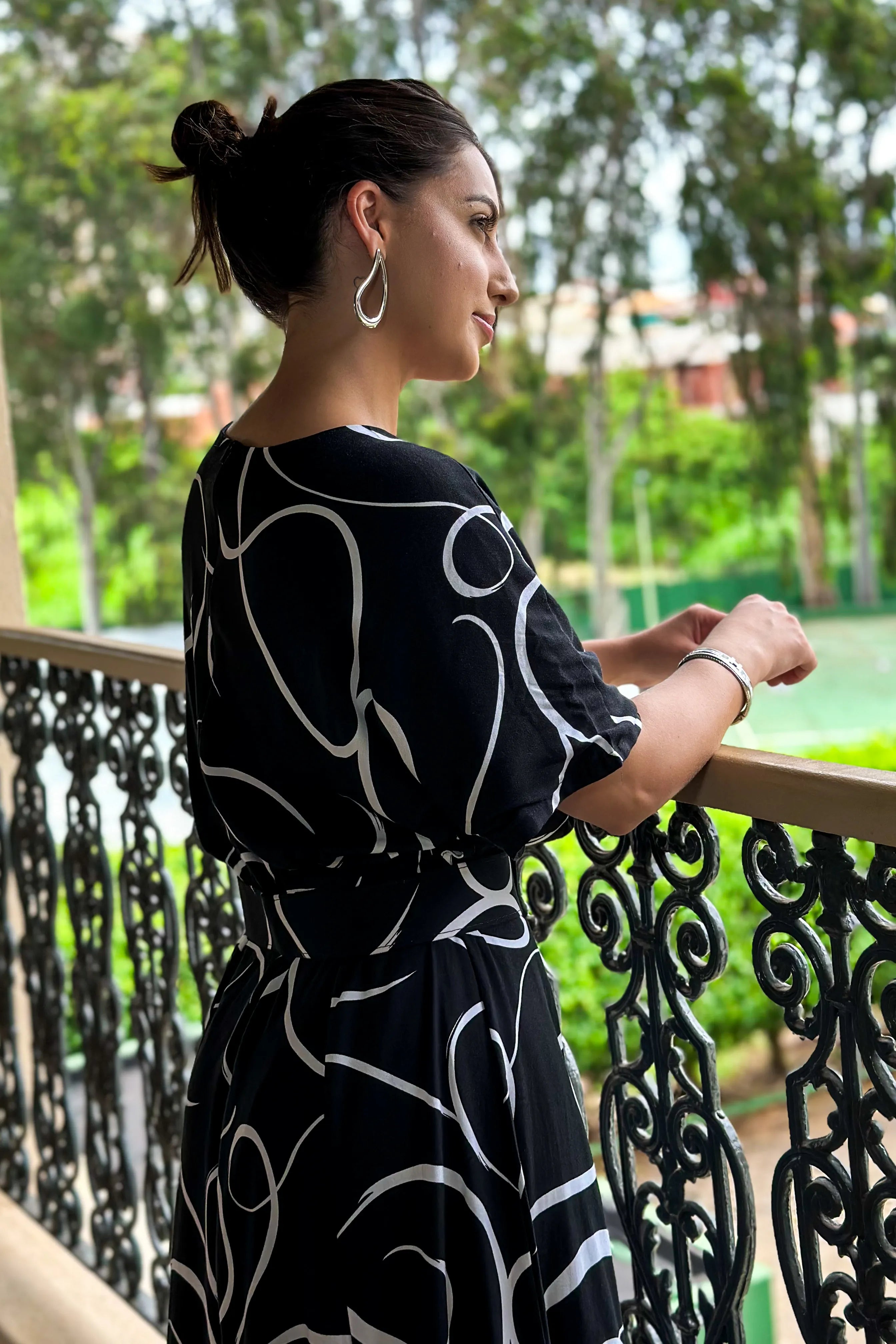 Vestido Midi Com Cinto Encapado Paola Estampado Preto