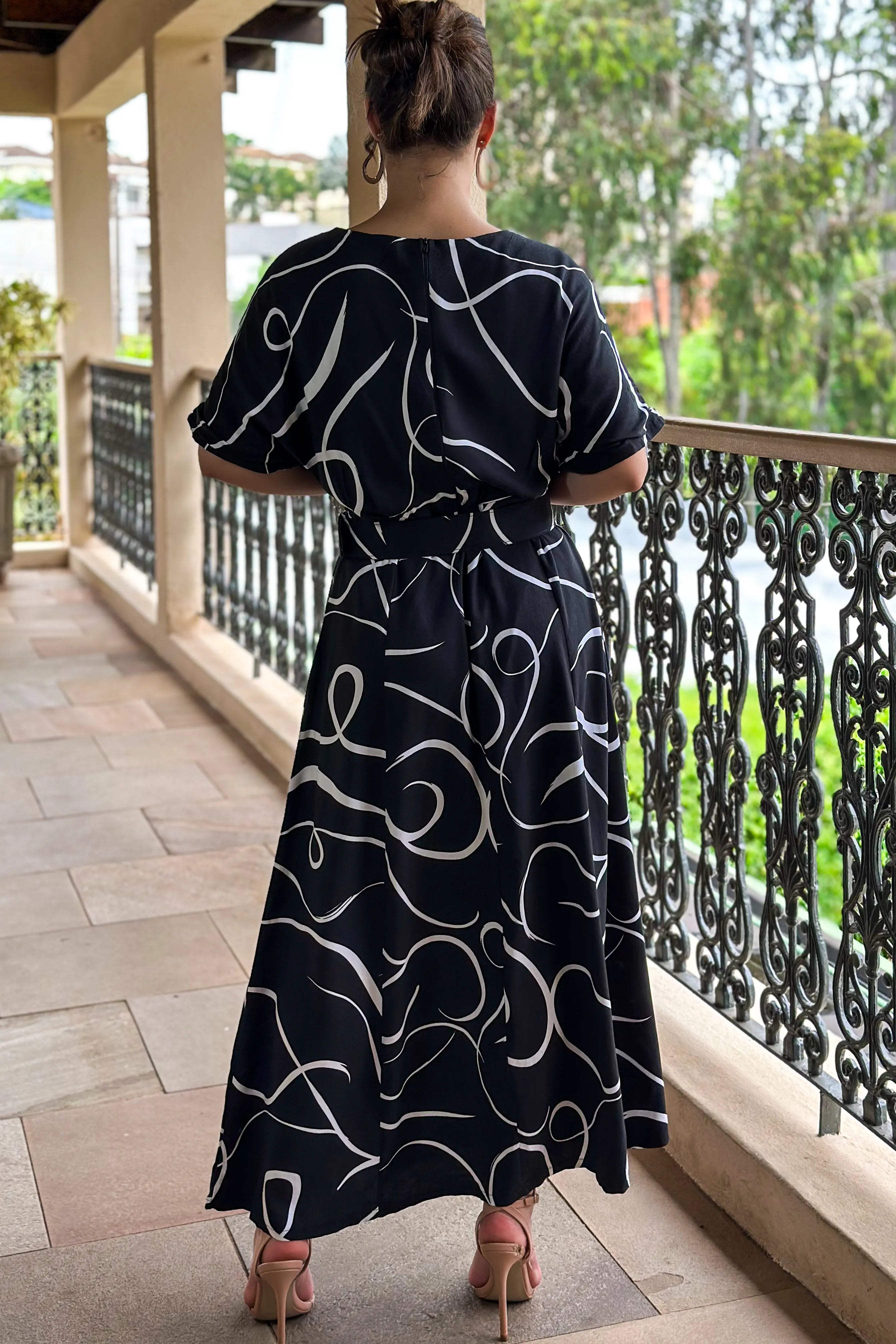 Vestido Midi Com Cinto Encapado Paola Estampado Preto