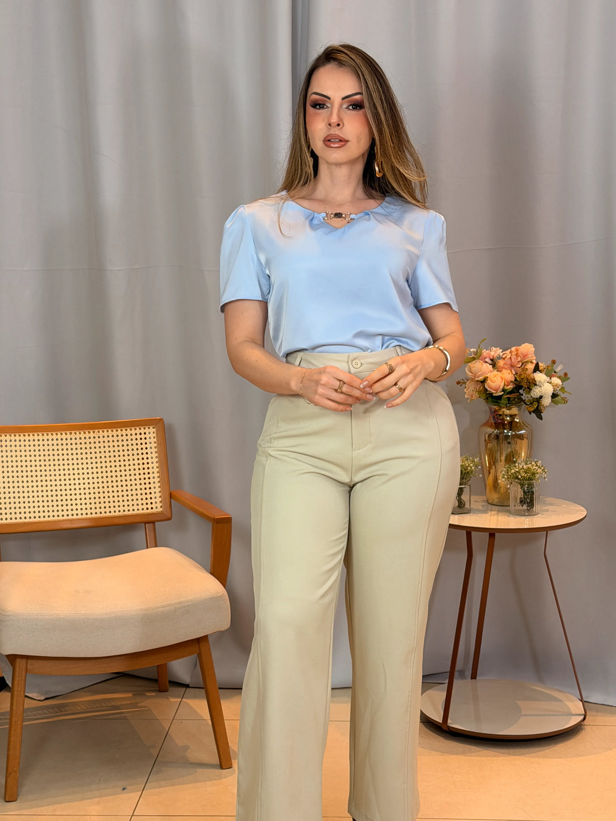 Conjunto: Blusa Lauane Azul + Calça Joyce Creme