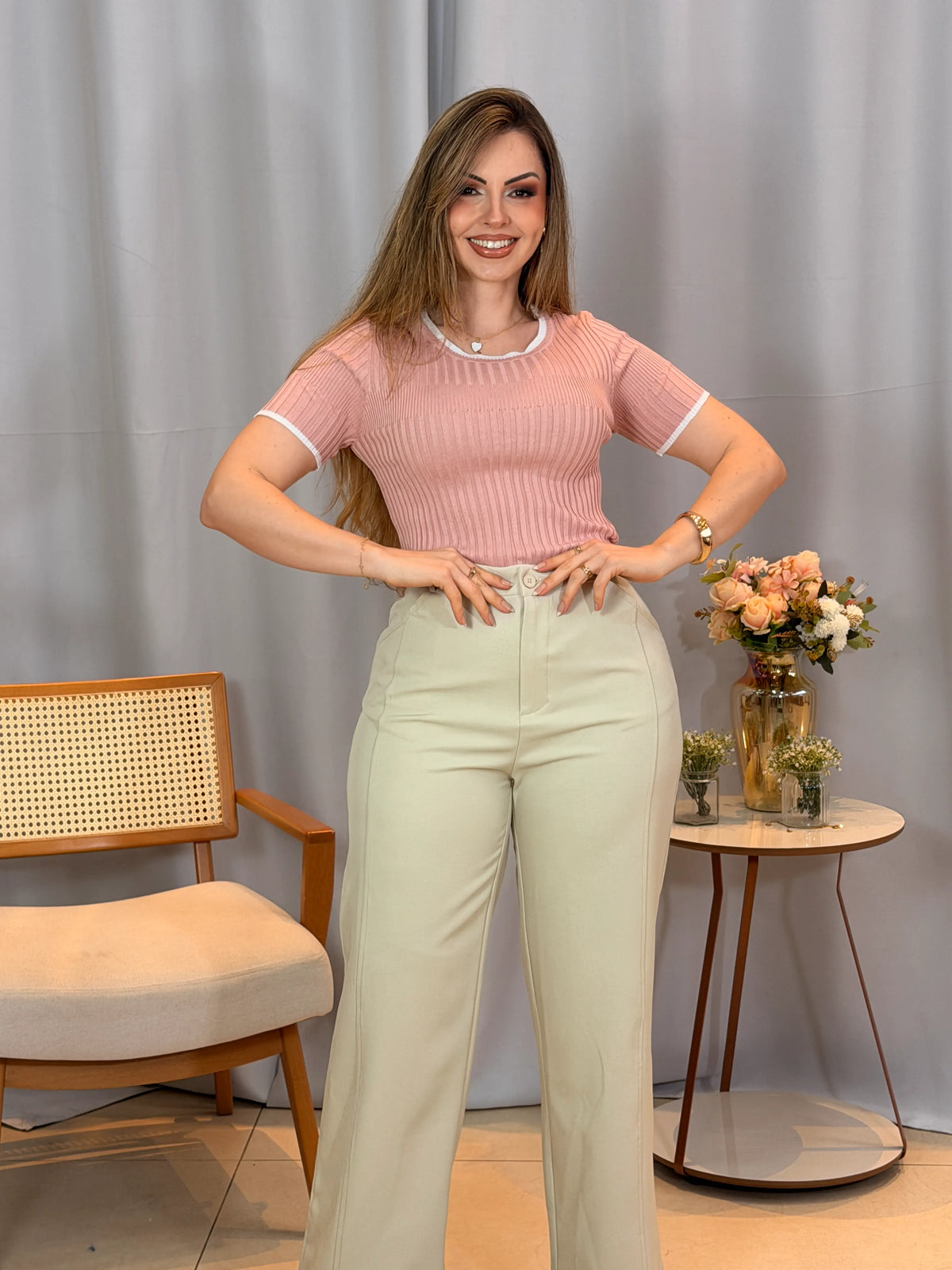 Conjunto: Blusa Alessia Rosa + Calça Joyce Creme