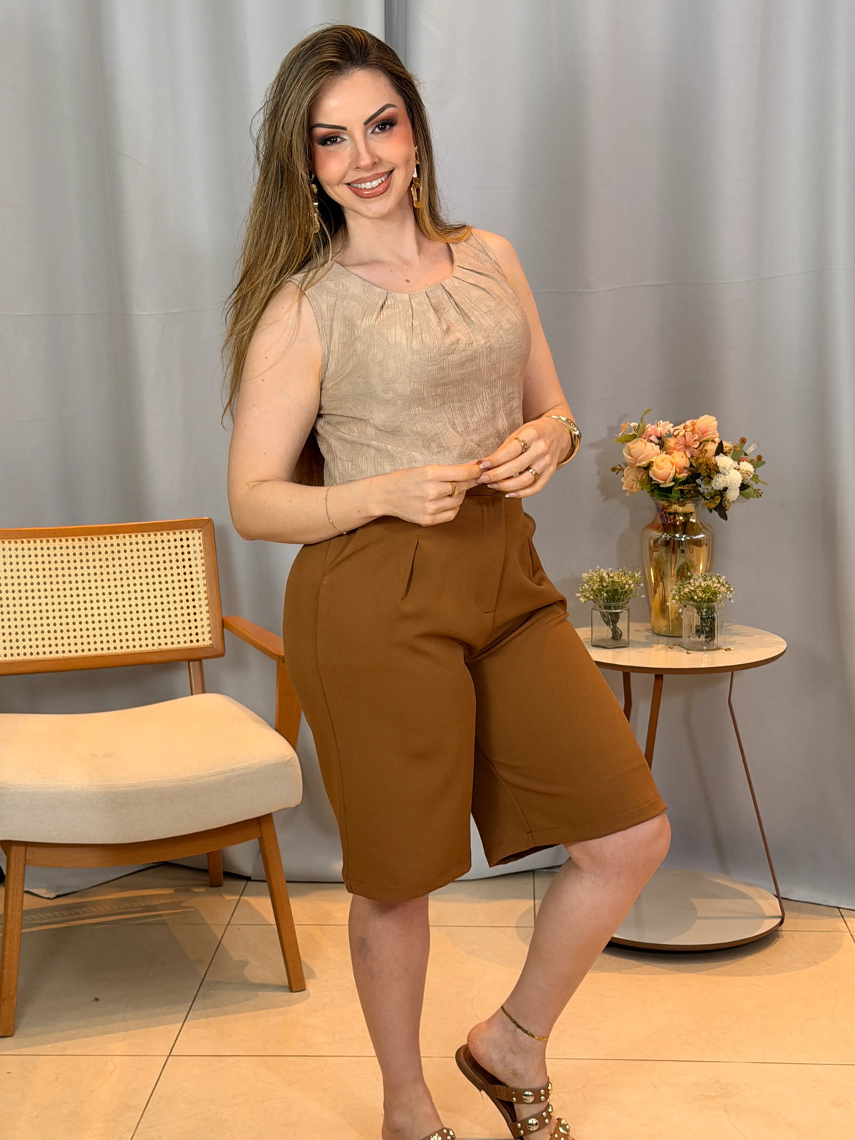 Conjunto: Blusa Ângela Bege + Calça Marlene Caramelo