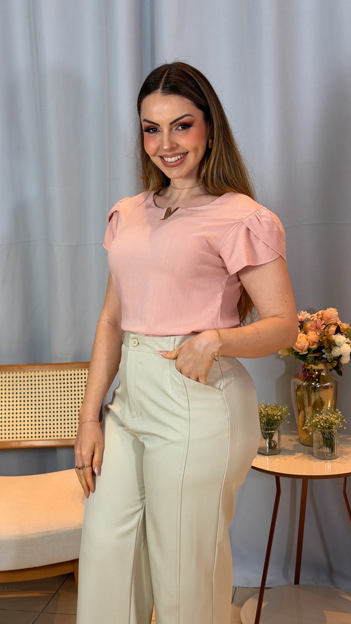 Conjunto: Blusa Laiara Rosa + Calça Joyce Creme