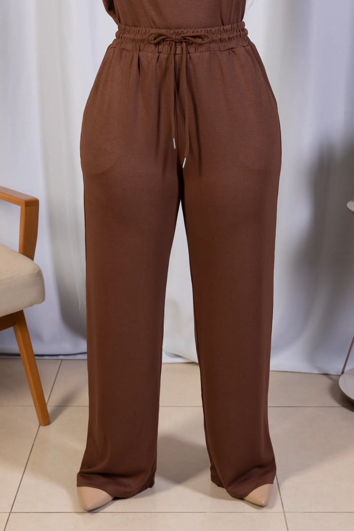 Calça Corte Reto em Malha Knit Lorena Marrom