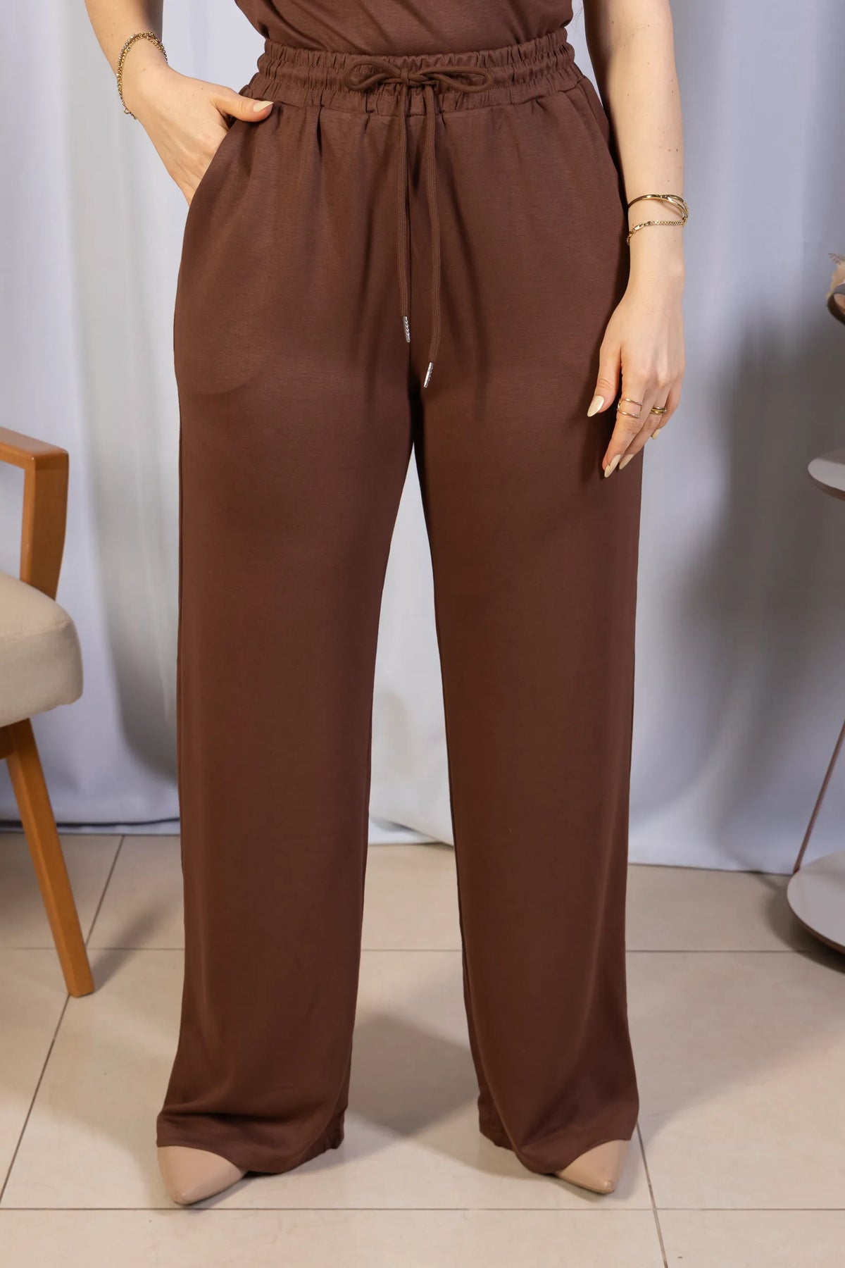 Calça Corte Reto em Malha Knit Lorena Marrom