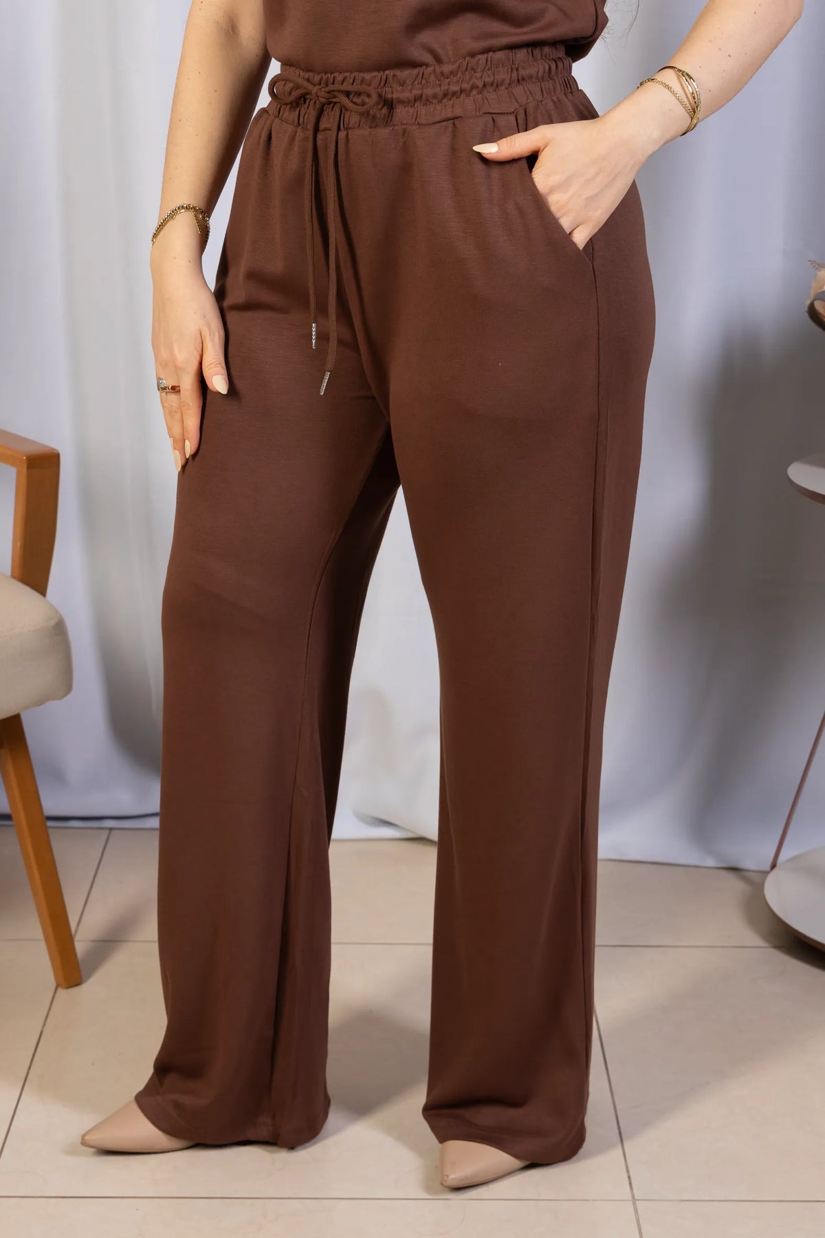 Calça Corte Reto em Malha Knit Lorena Marrom