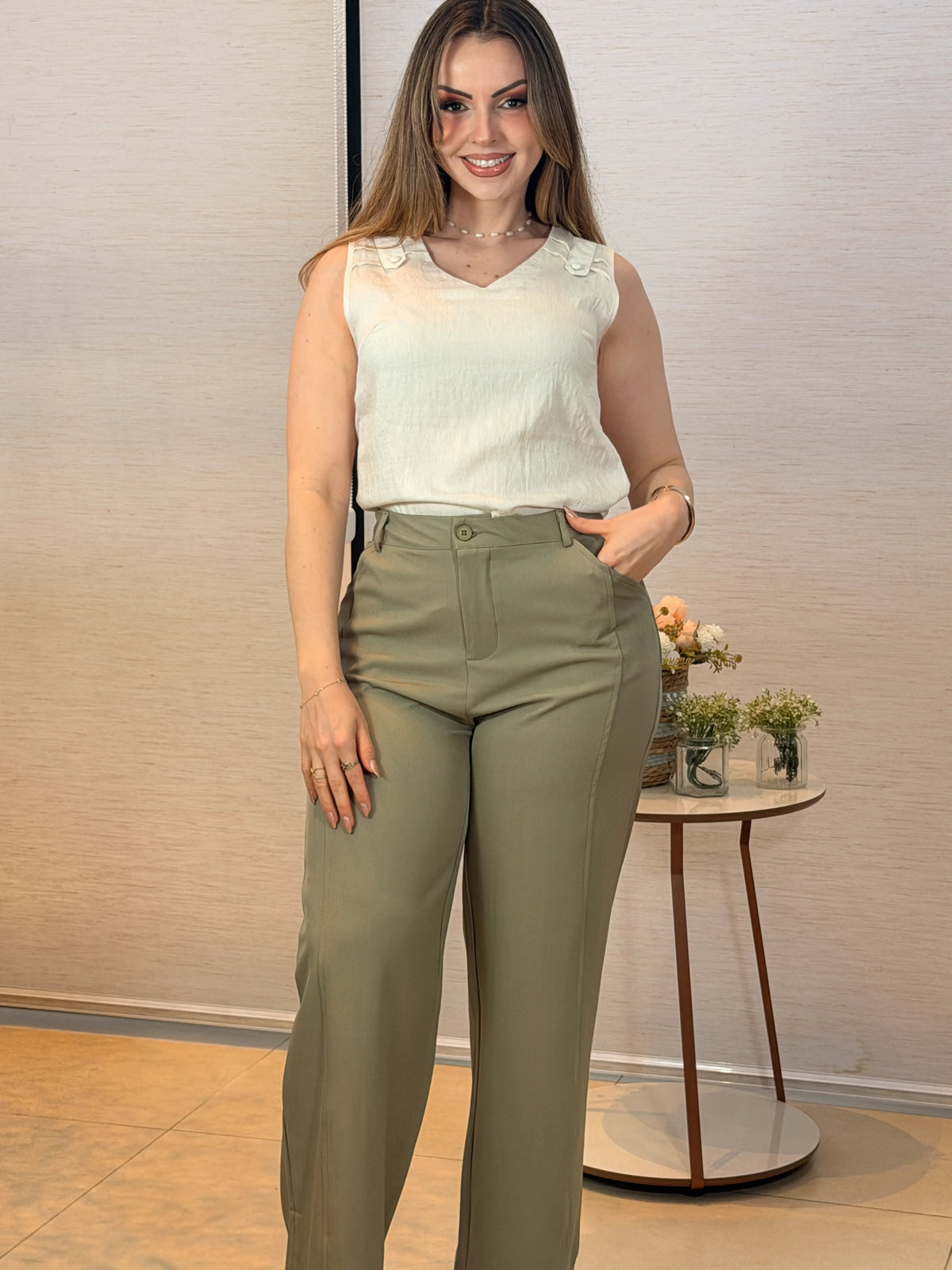 Conjunto: Blusa Caroline Off White + Calça Joyce Verde