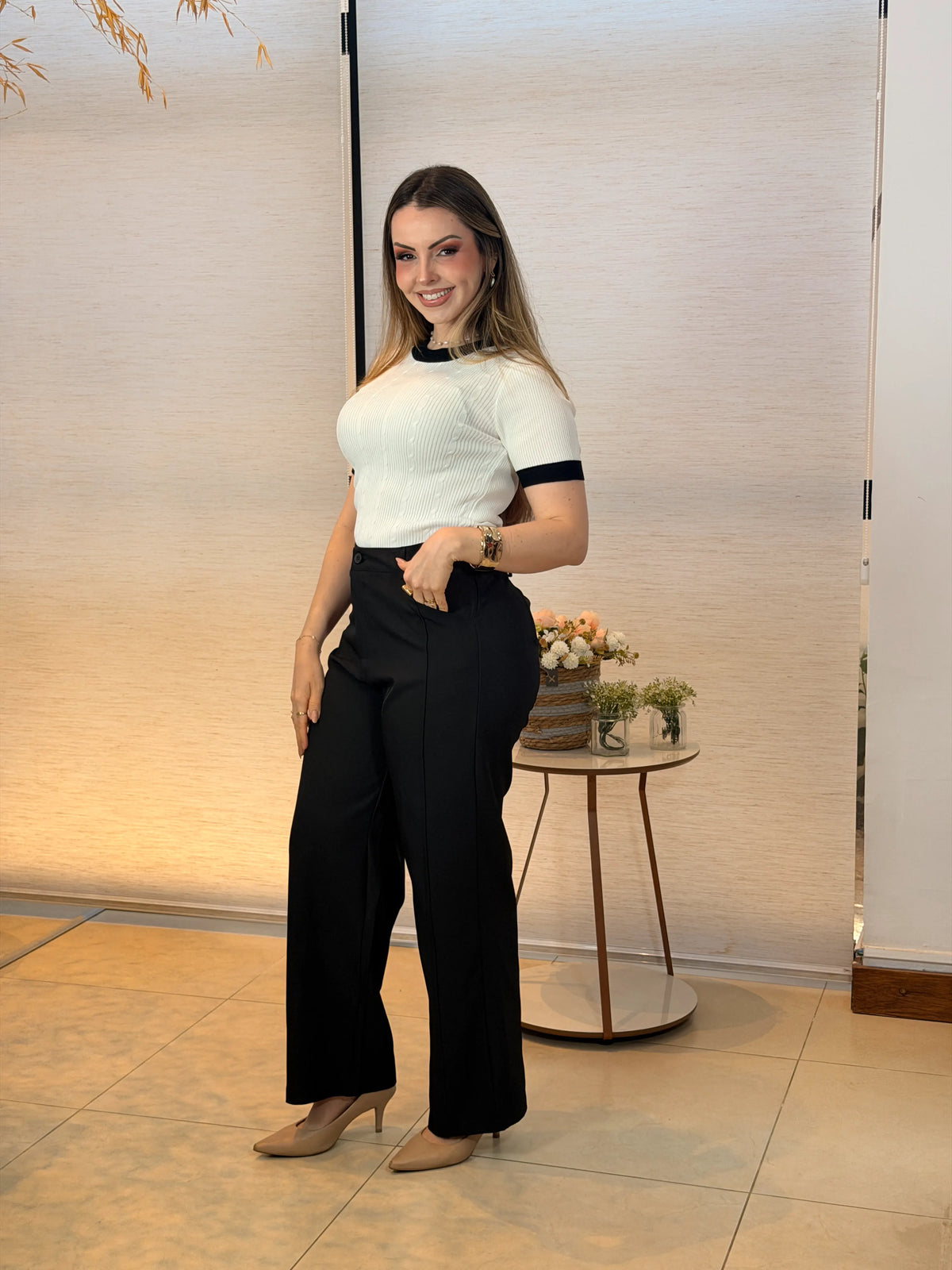 Conjunto: Blusa Fernanda Branca + Calça Joyce Preta