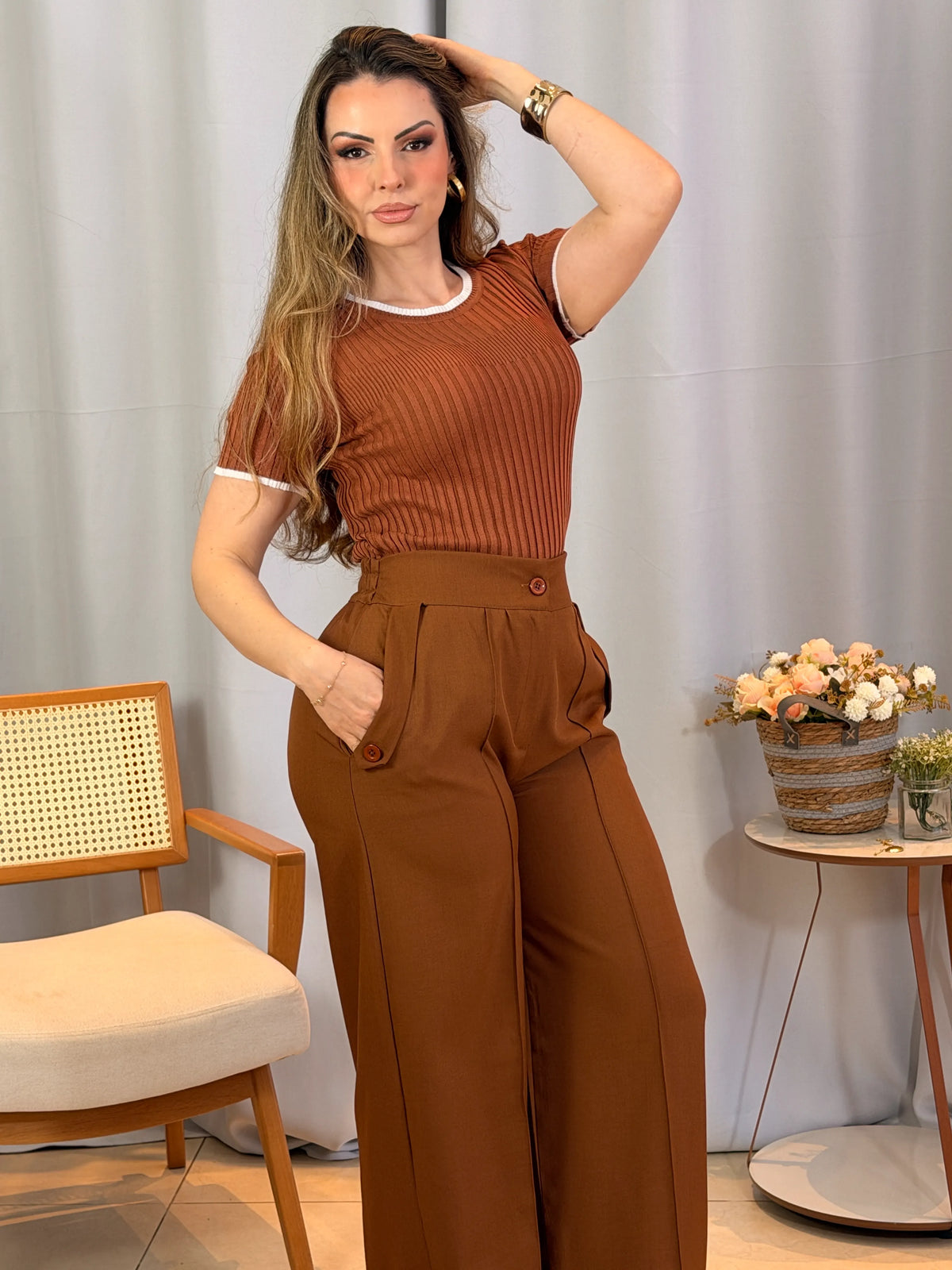 Conjunto: Blusa Alessia Caramelo + Calça Simone Caramelo