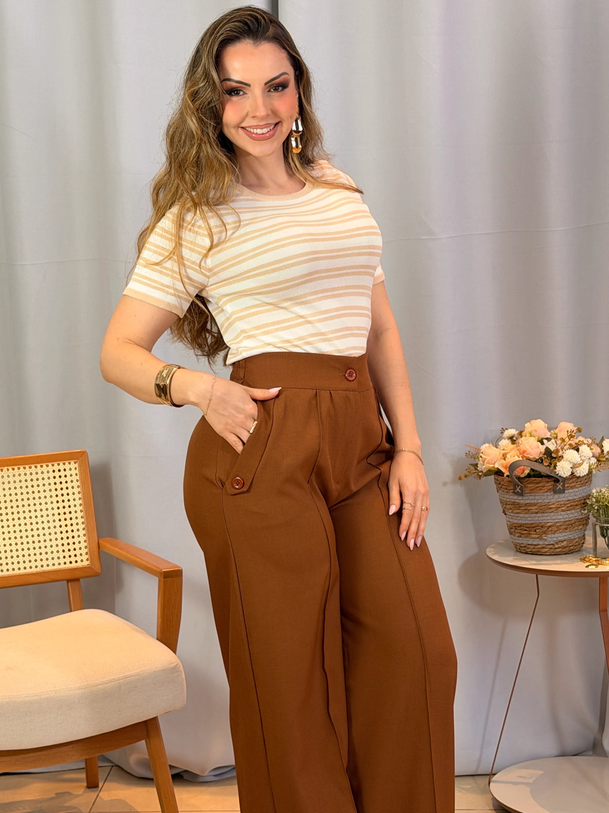 Conjunto: Blusa Iris Bege + Calça Simone Caramelo