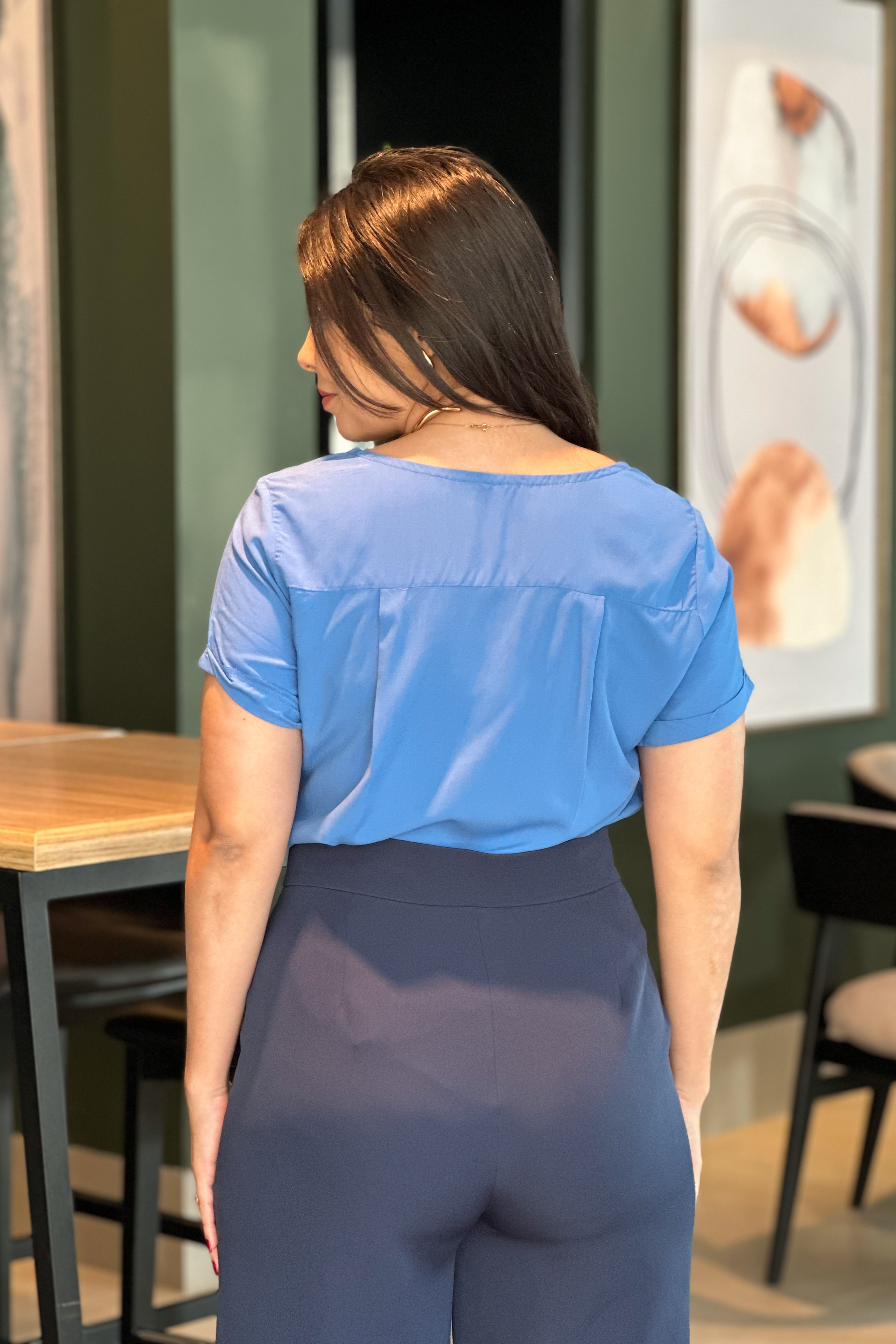 Blusa Lisa Detalhe Manga Lara Azul Celeste