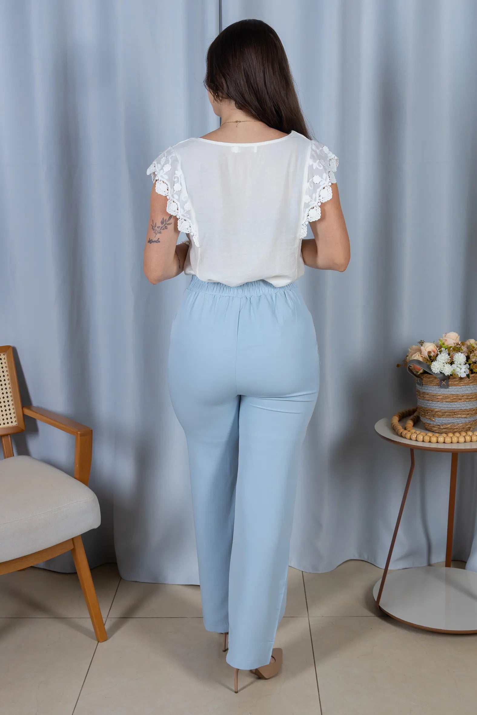 Calça Corte Reto em Alfaiataria Cós Assimétrico com Elástico Yasmin Azul