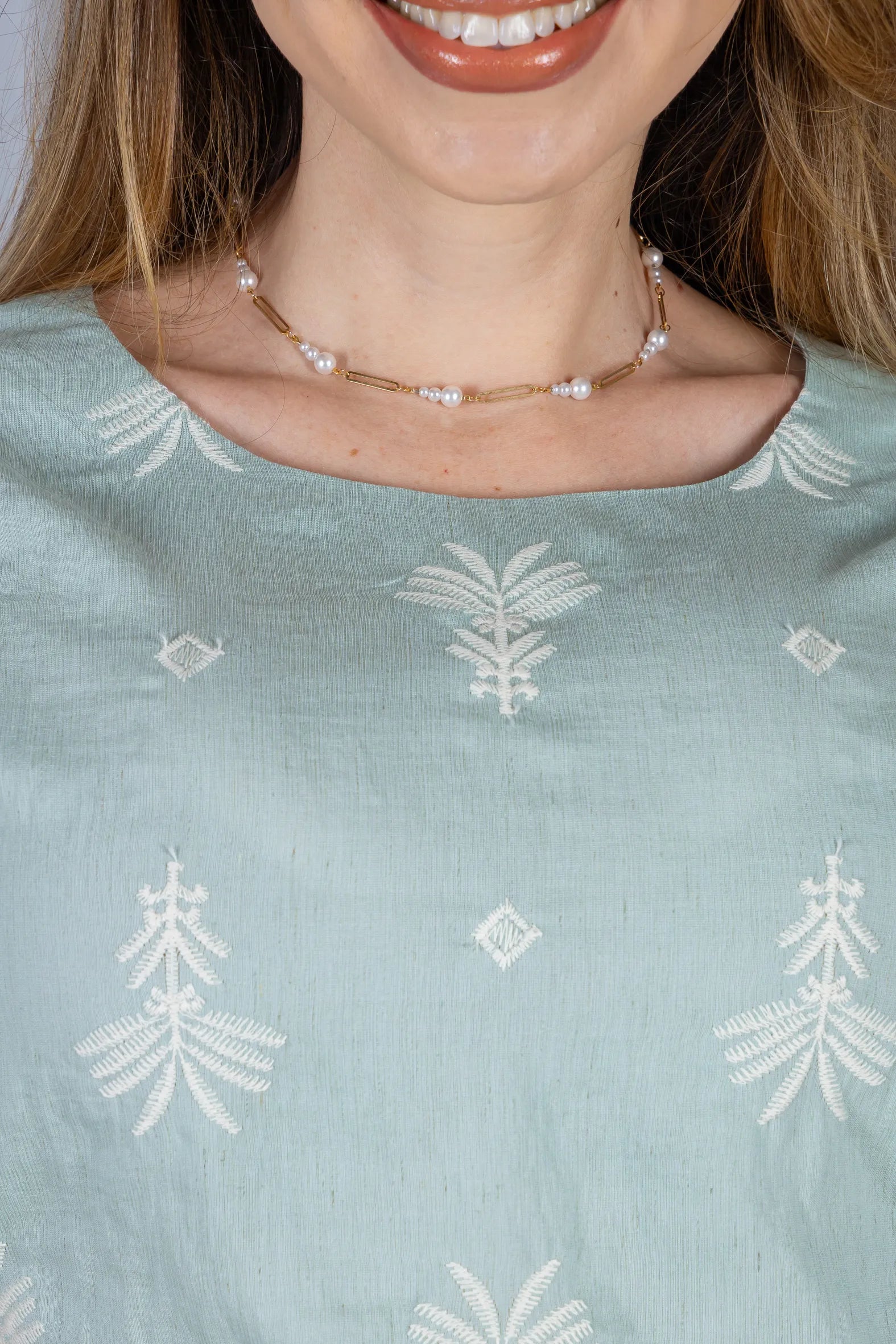 Blusa Manga Curta Detalhe em Camadas em Visco Mix Bordado Verônica Verde Turquesa