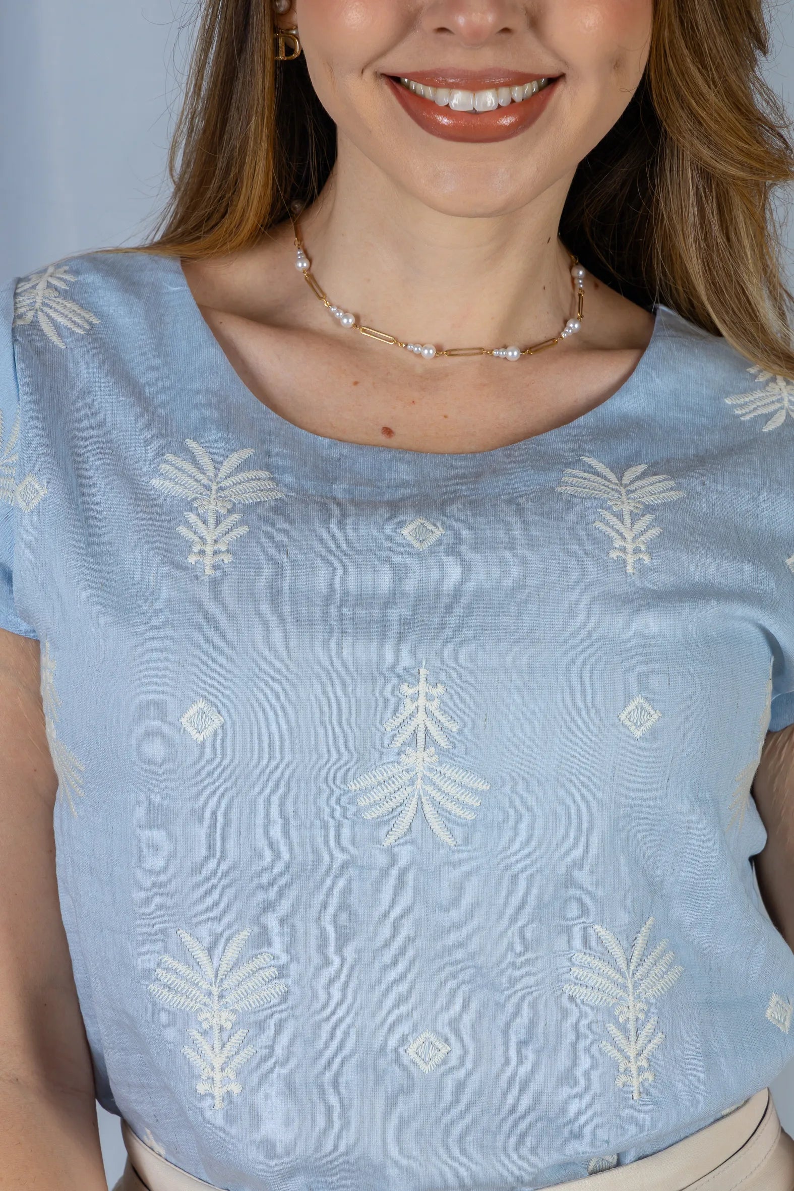 Blusa Manga Curta Detalhe em Camadas em Visco Mix Bordado Verônica Azul