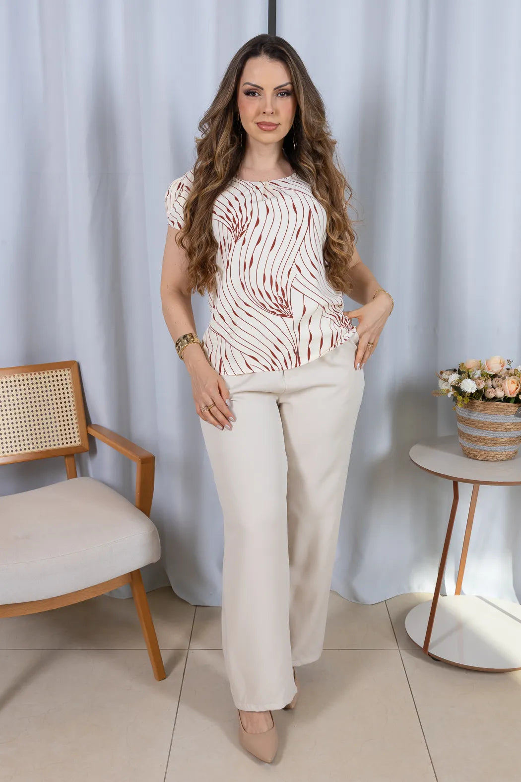 Blusa Manga Curta Transpassada em Crepe Classic Estampada Alana Vermelha