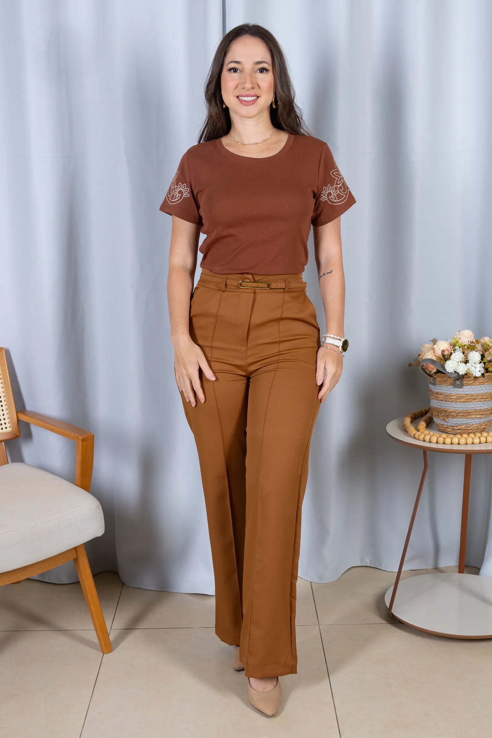 Blusa Manga Curta com Detalhes Bordados  Cotton Lycra Milena Marrom