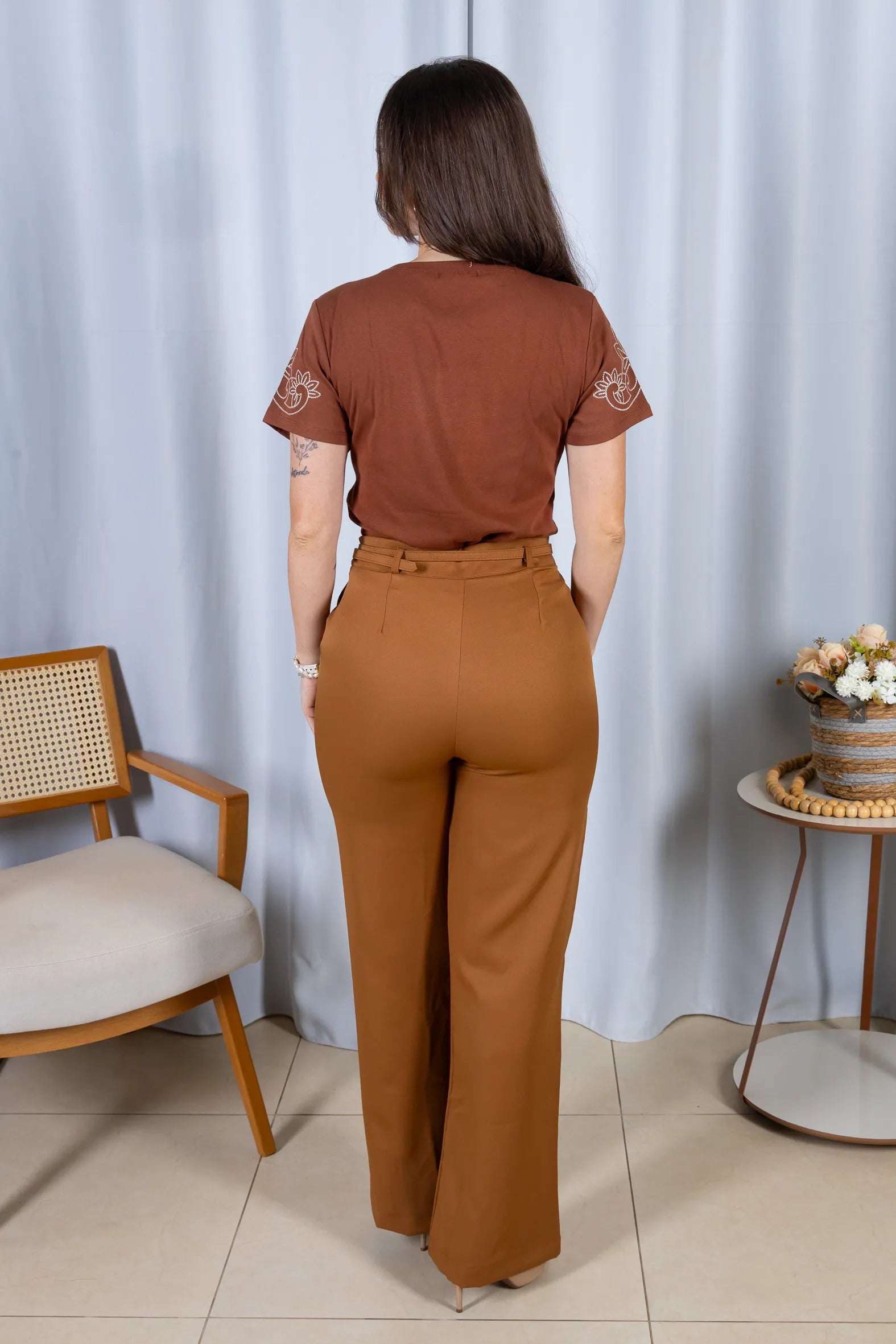 Blusa Manga Curta com Detalhes Bordados  Cotton Lycra Milena Marrom
