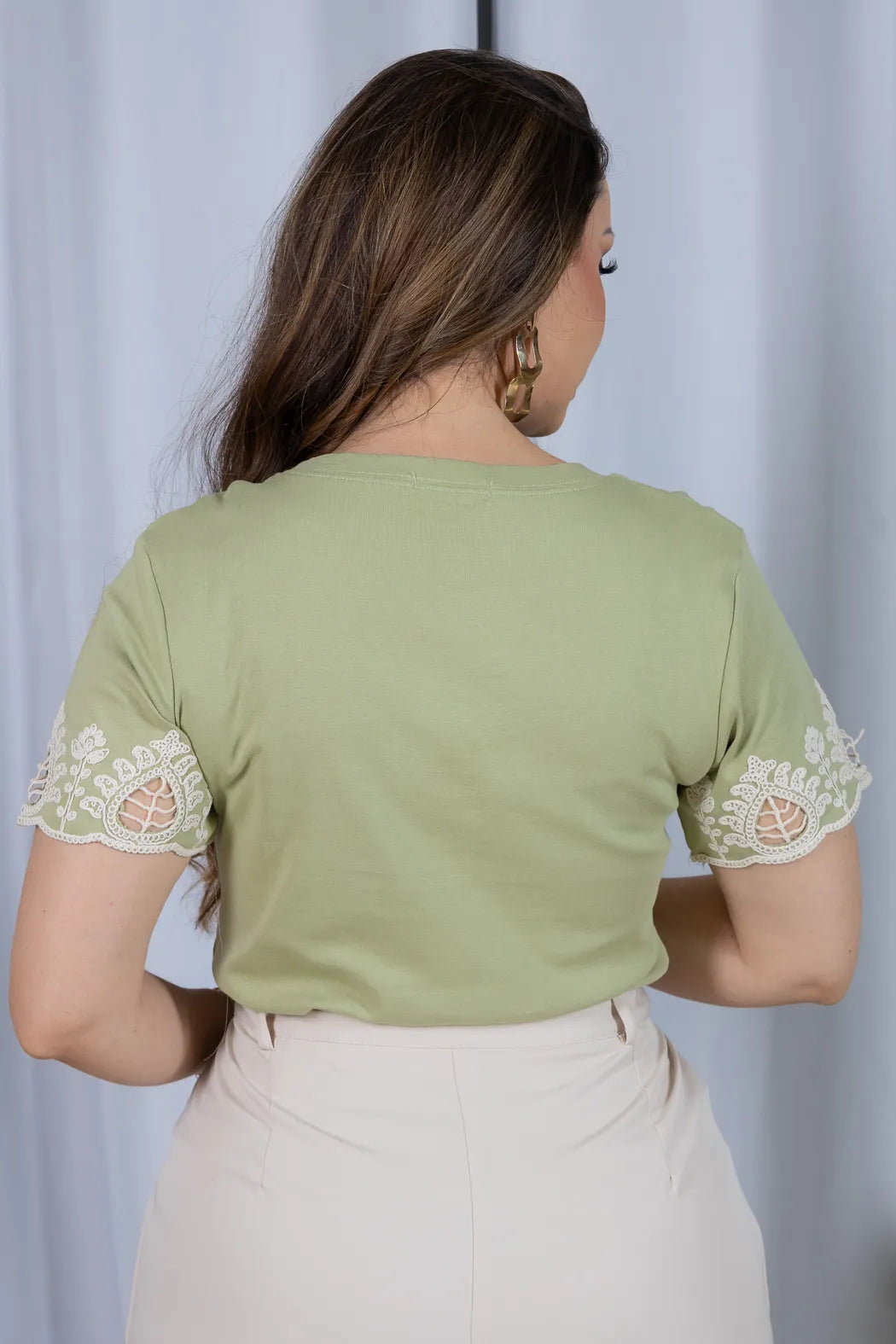 Blusa Manga Curta com Detalhe Bordado Vazado em Cotton Lycra Monique Verde