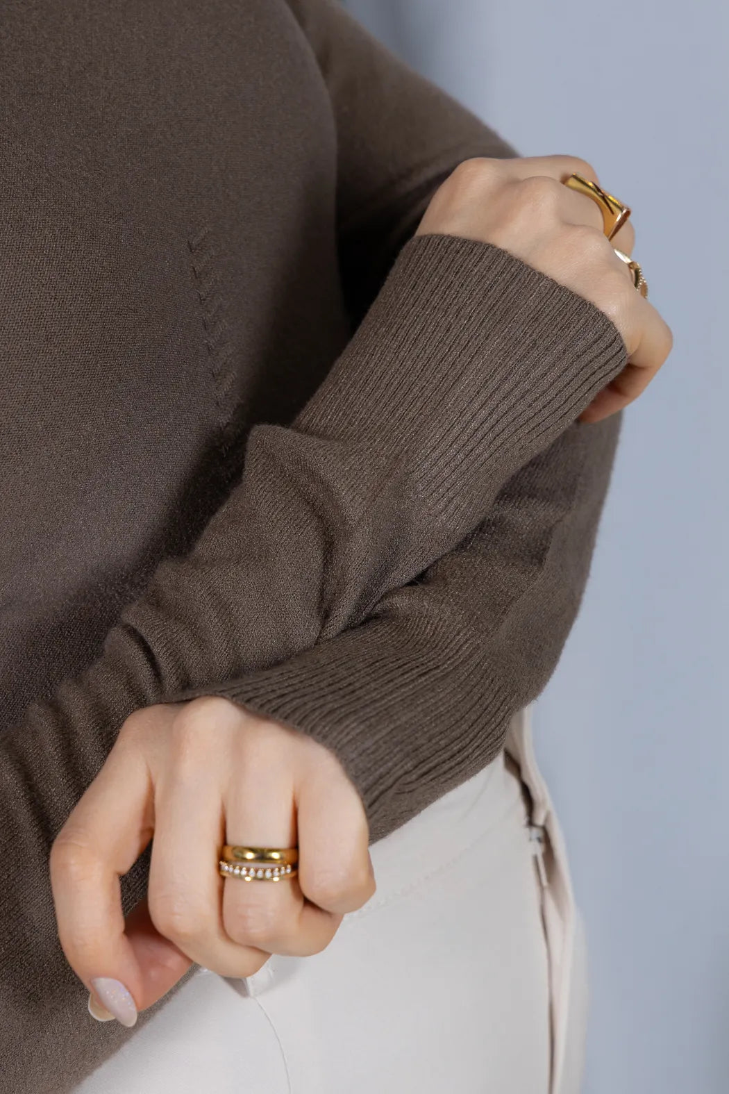 Tricot Manga Longa Meia Gola em Modal Gabriela Marrom Oliva