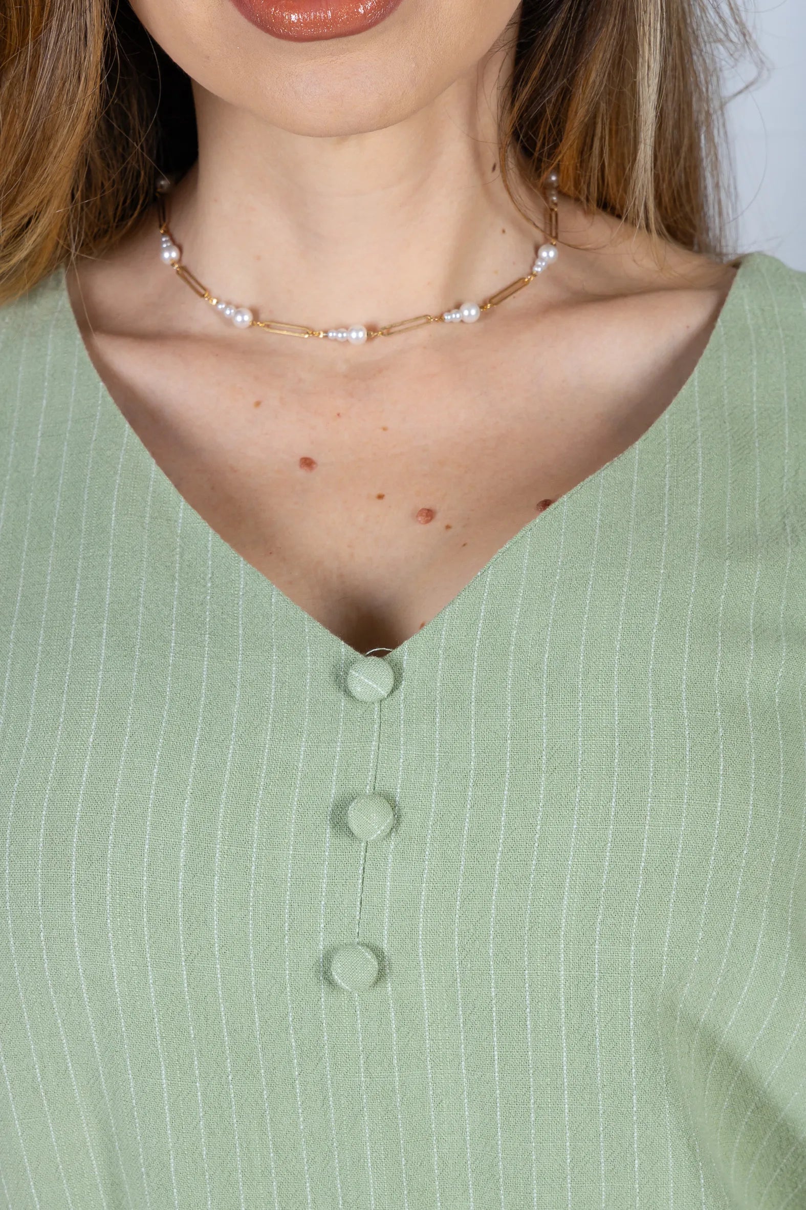 Blusa Regata em Visco-Linho Decote em "V" Detalhe em Renda Melissa Verde