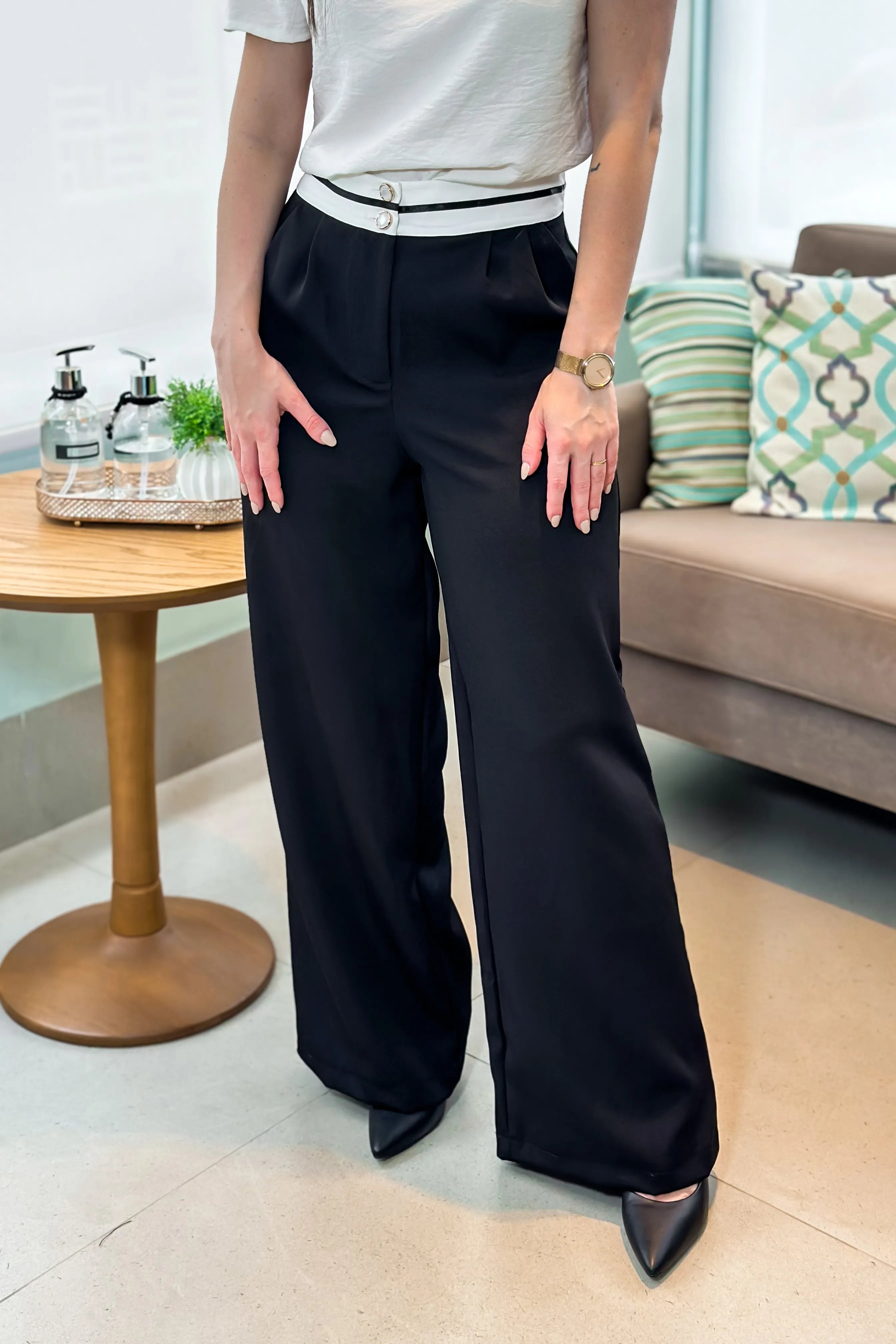 Calça Pantalona Detalhe Cós Renata Preta