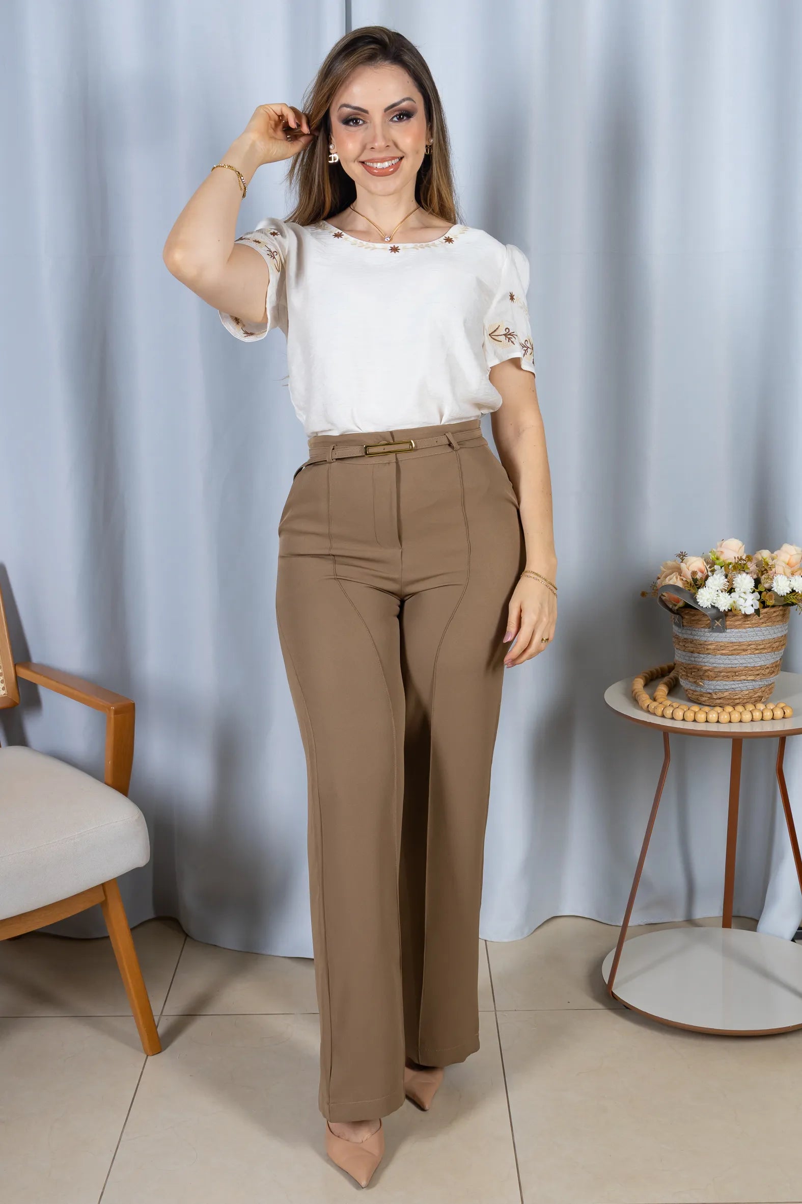 Blusa Manga Curta com Detalhes Bordados Visco Fine Juliana Off White