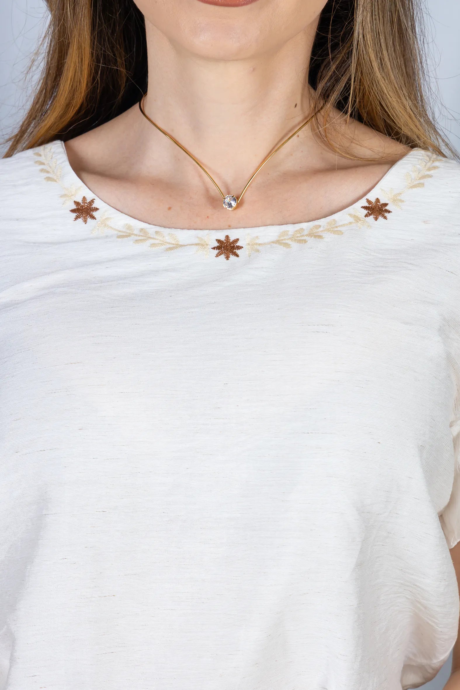 Blusa Manga Curta com Detalhes Bordados Visco Fine Juliana Off White
