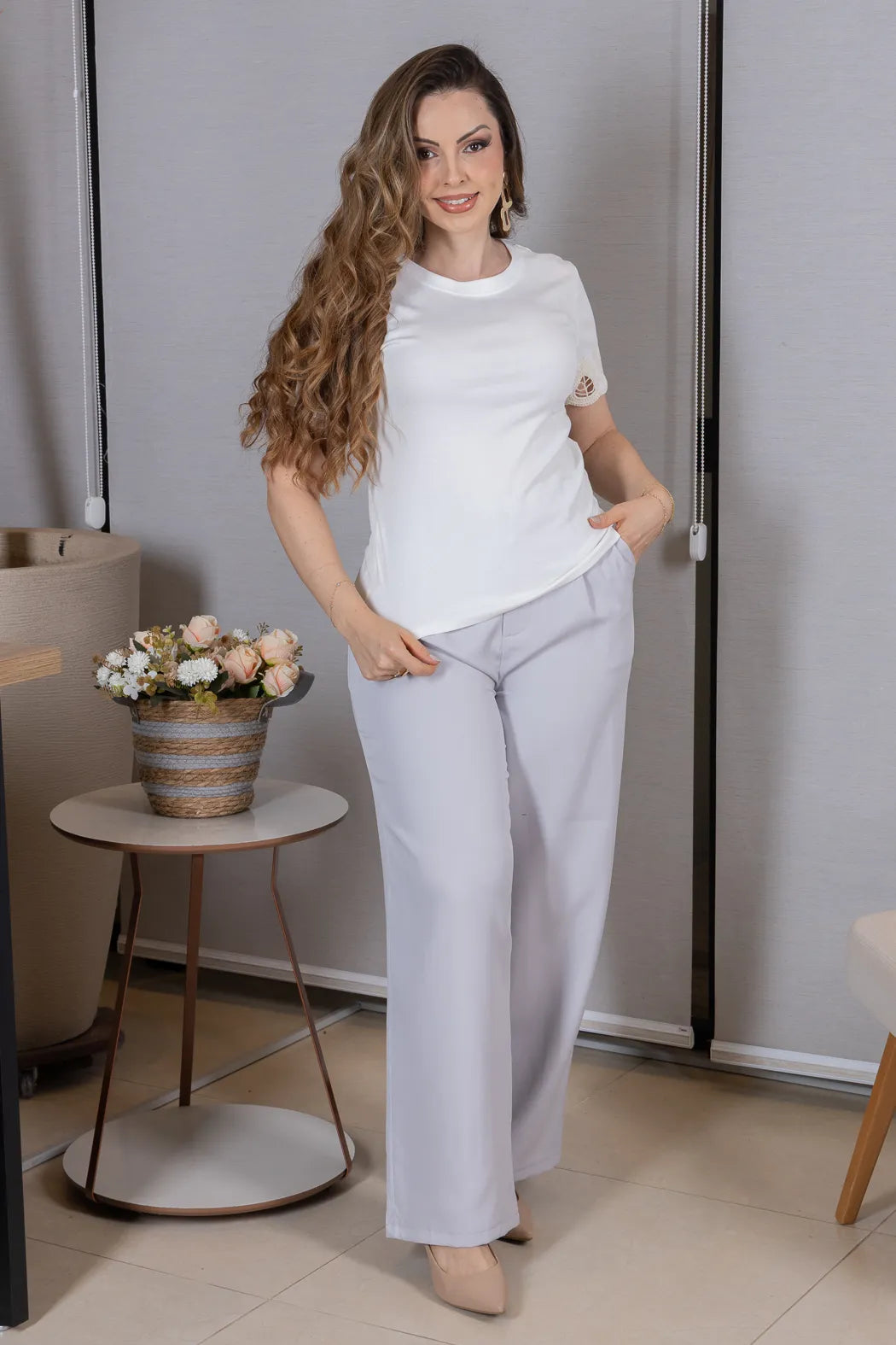 Blusa Manga Curta com Detalhe Bordado Vazado em Cotton Lycra Monique Branca