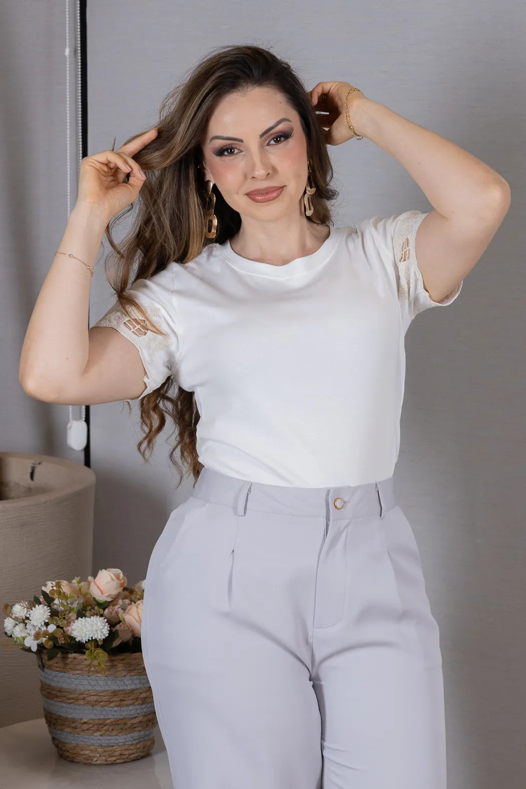 Blusa Manga Curta com Detalhe Bordado Vazado em Cotton Lycra Monique Branca