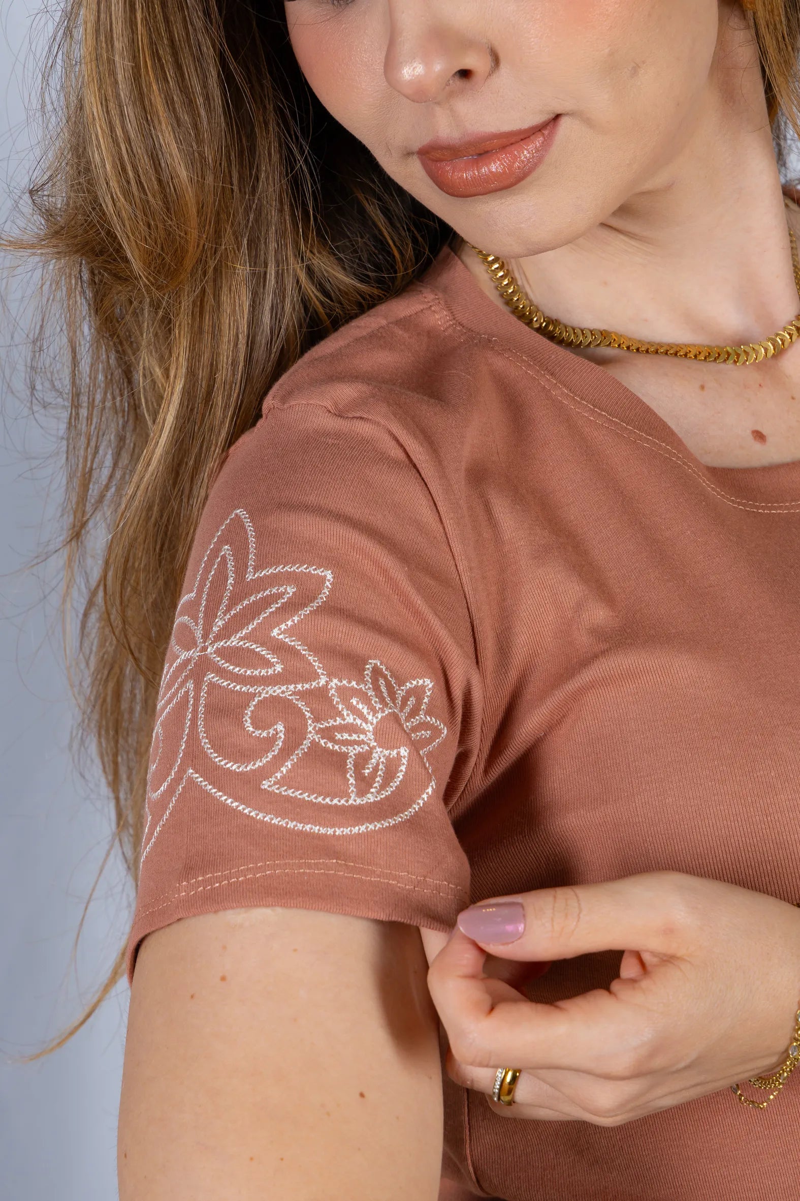 Blusa Manga Curta com Detalhes Bordados  Cotton Lycra Milena Rosê