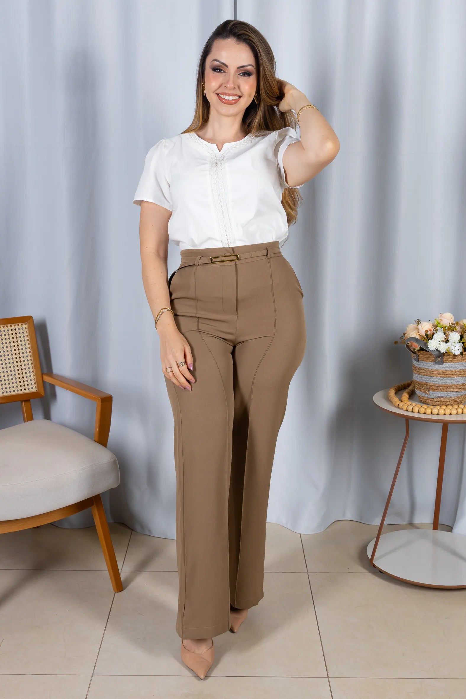 Blusa Manga Curta em Visco Mix Decote em "V" Detalhe Bordado Morgana Branca