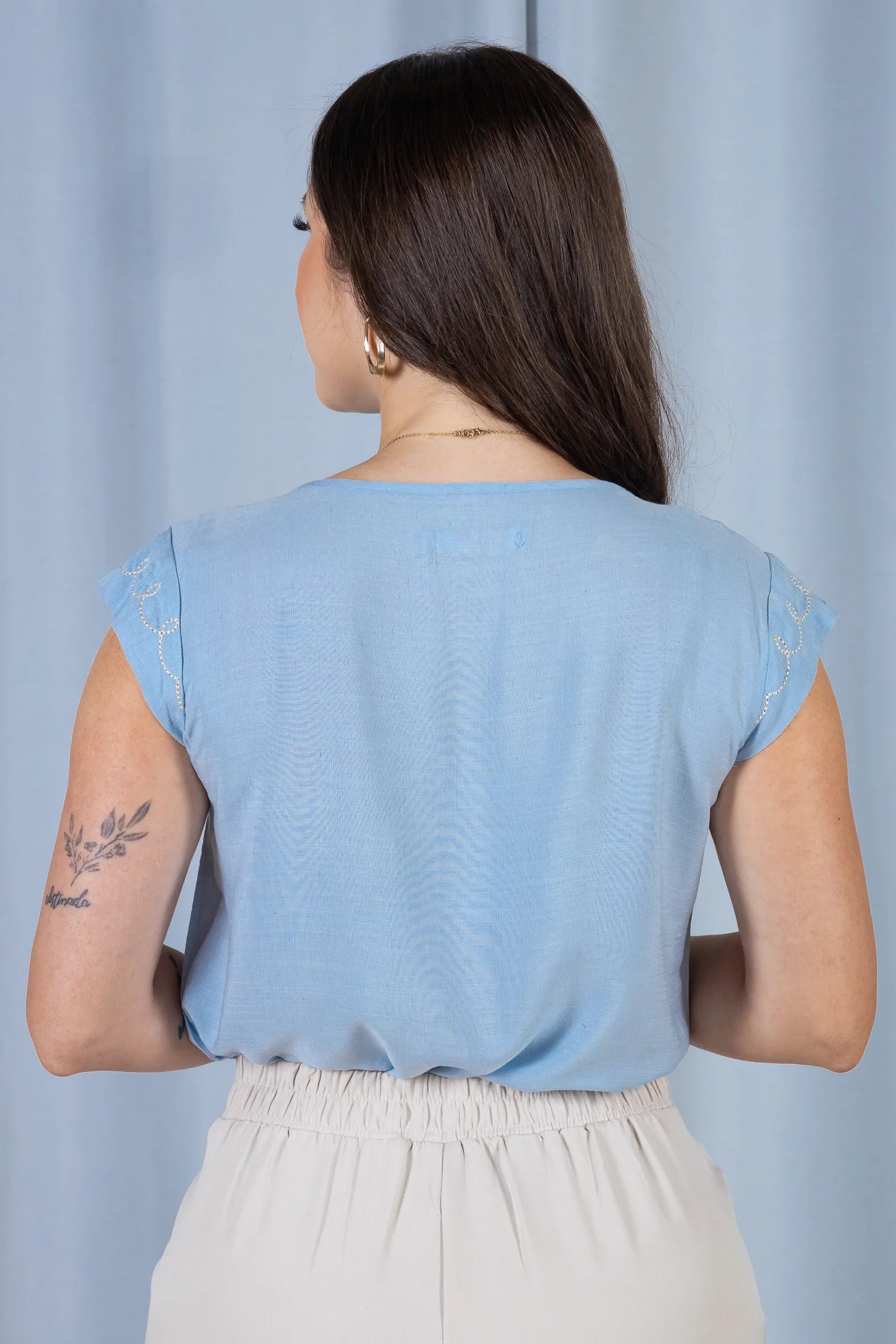 Blusa Regata Algodão Linho Detalhe Trançado com Pedraria Pietra Azul