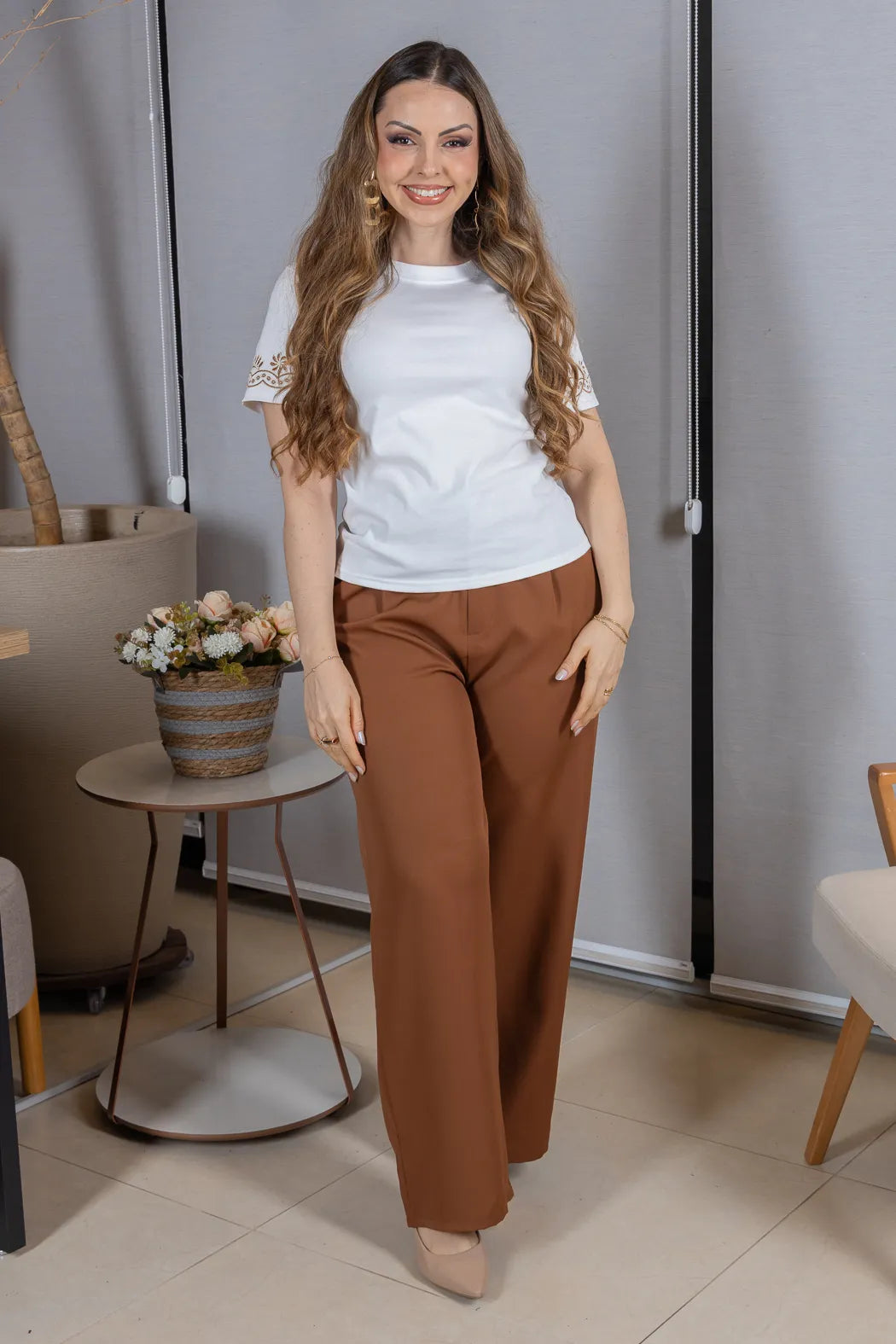 Blusa Manga Curta com Detalhe Bordado Floral em Cotton Lycra Samantha Branca