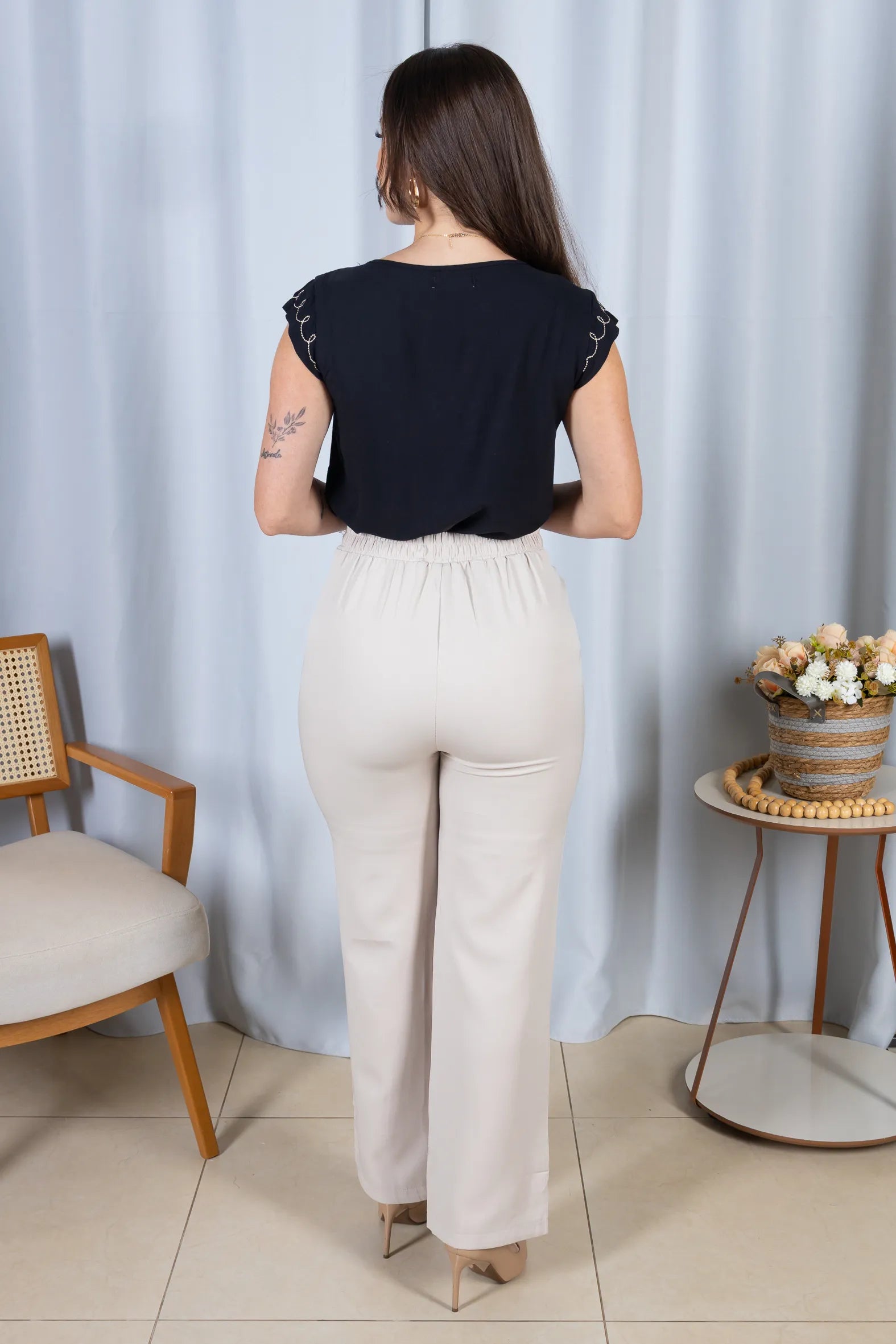 Blusa Regata Algodão Linho Detalhe Trançado com Pedraria Pietra Preta