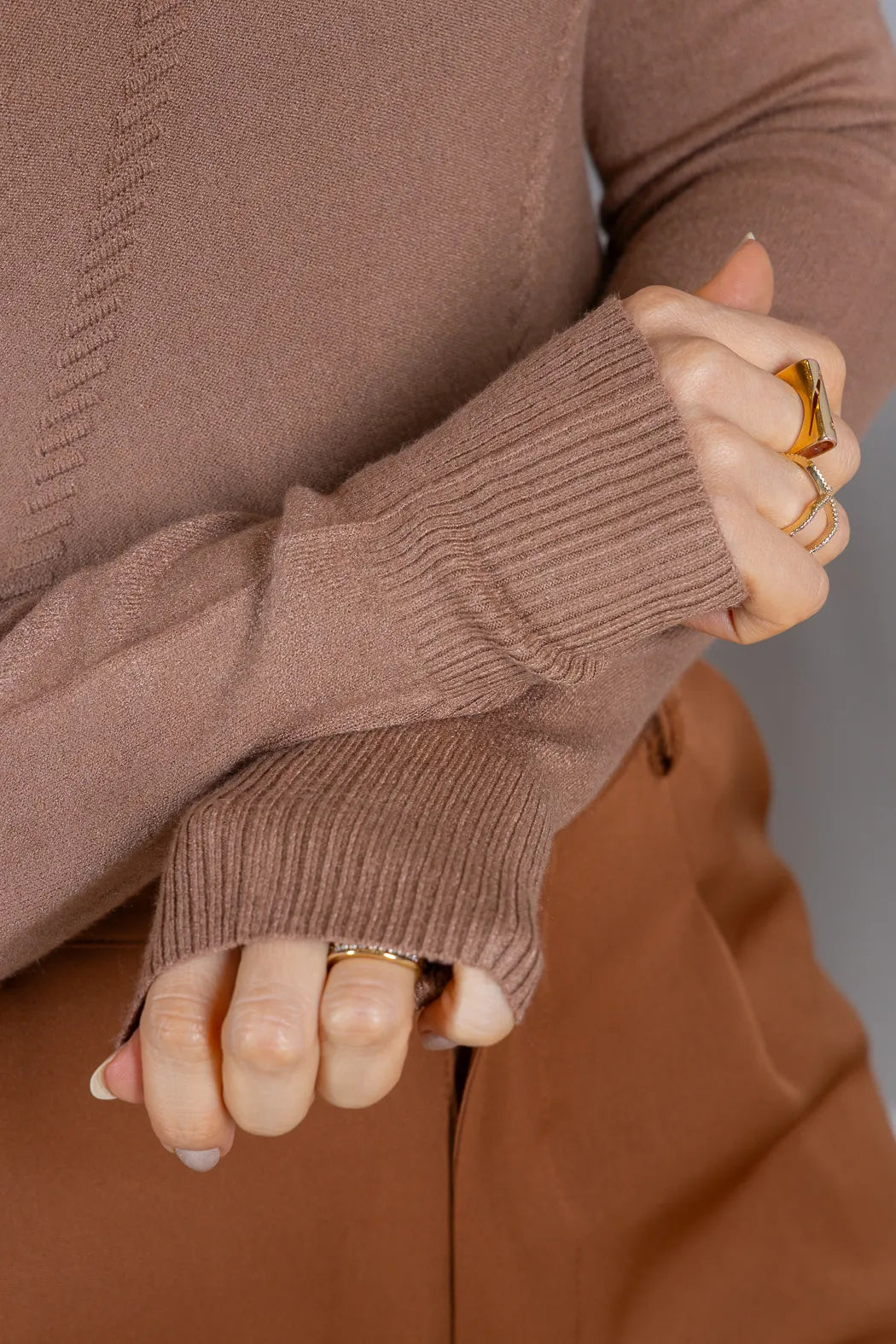 Tricot Manga Longa Meia Gola em Modal Gabriela Marrom Claro