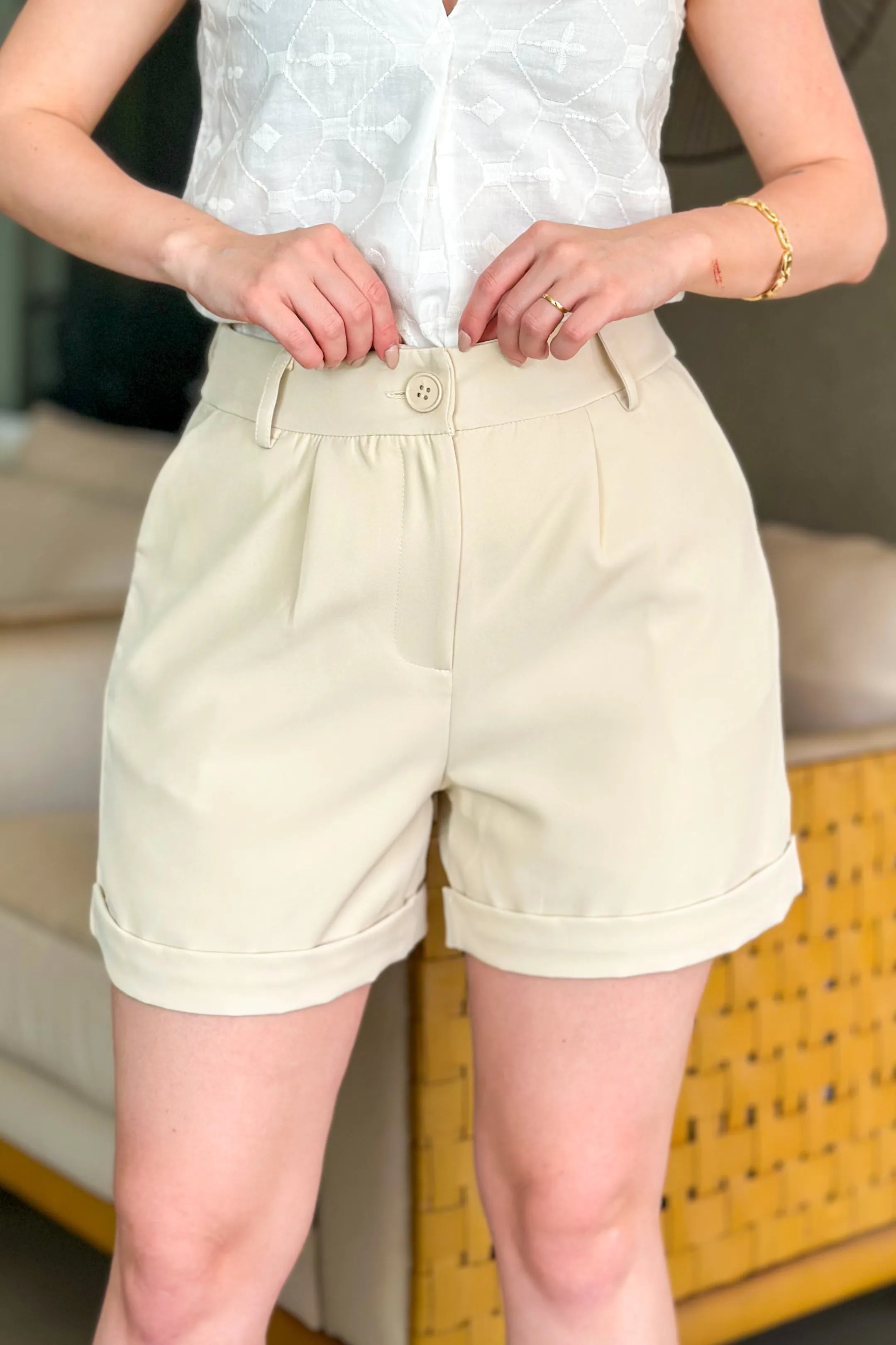 Short Detalhe Barra Monique Creme