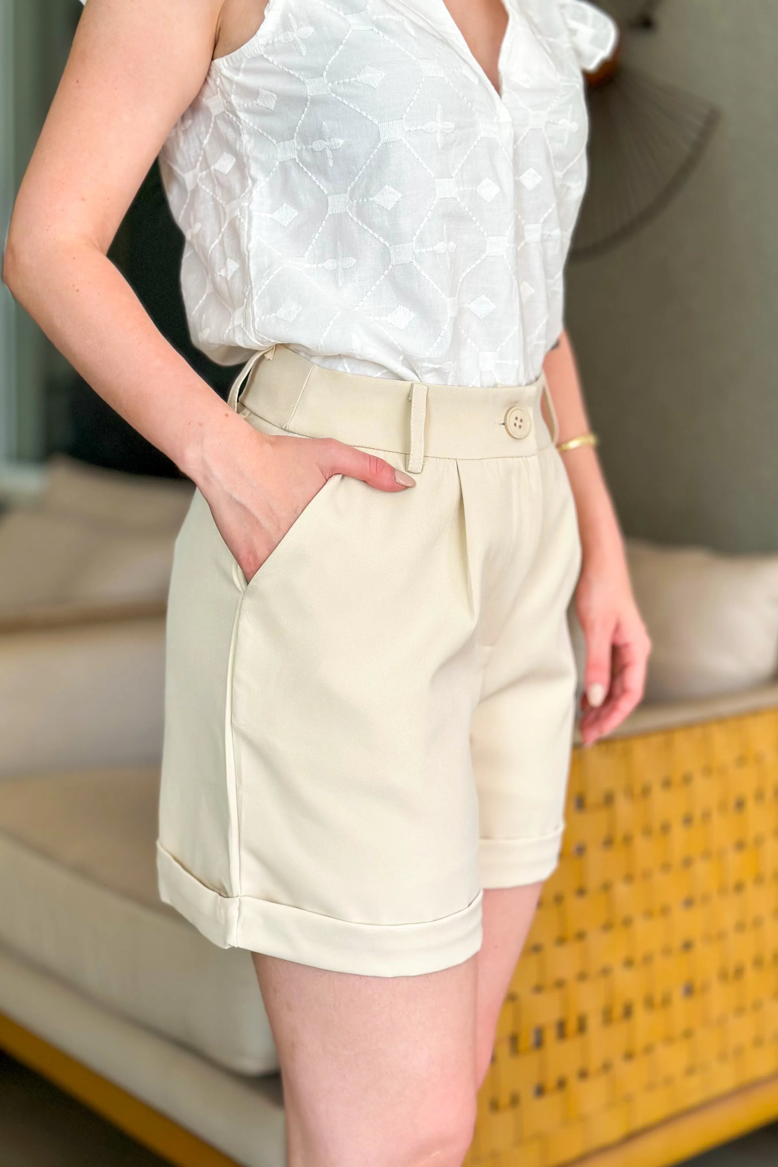 Short Detalhe Barra Monique Creme