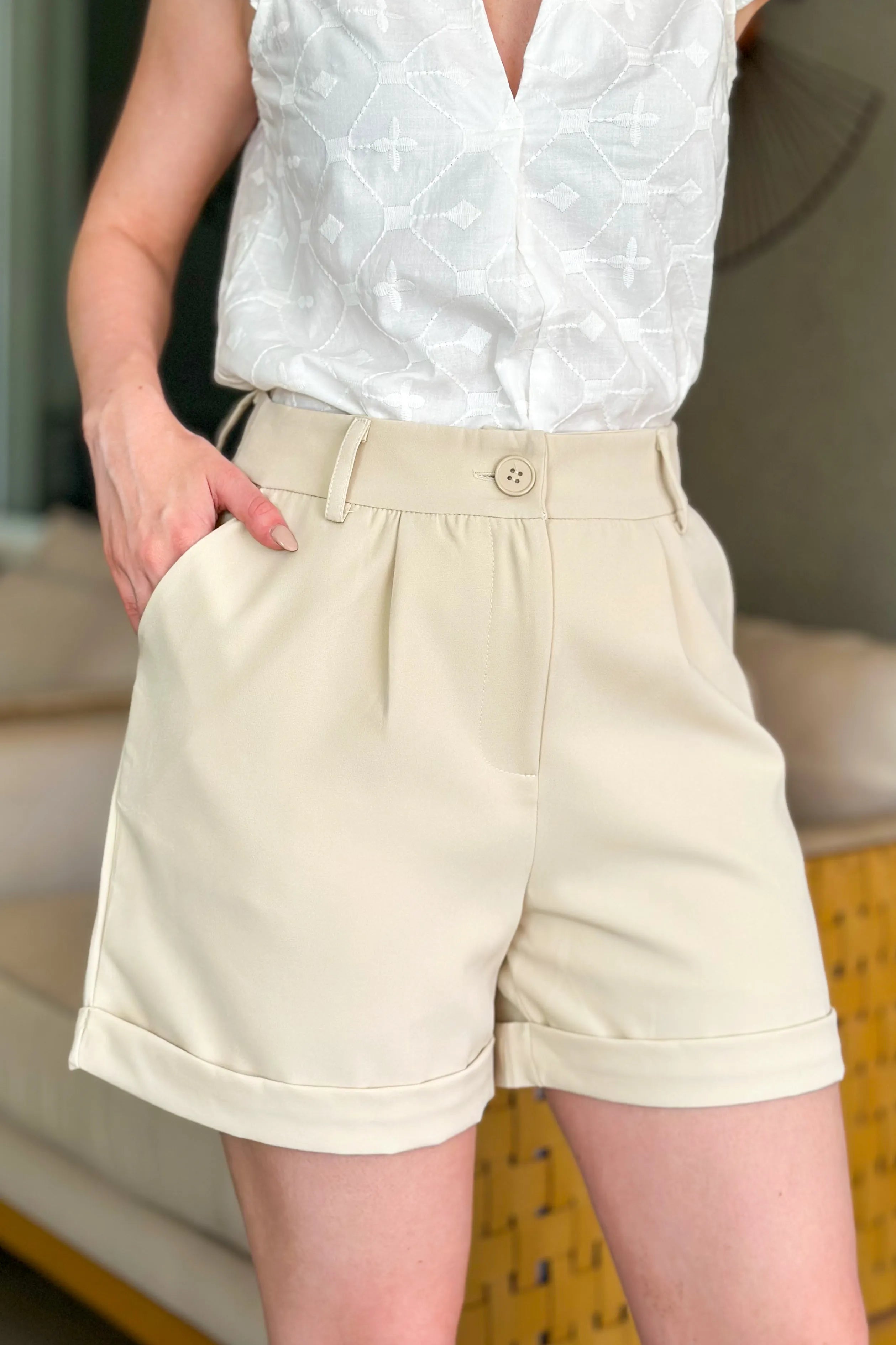 Short Detalhe Barra Monique Creme