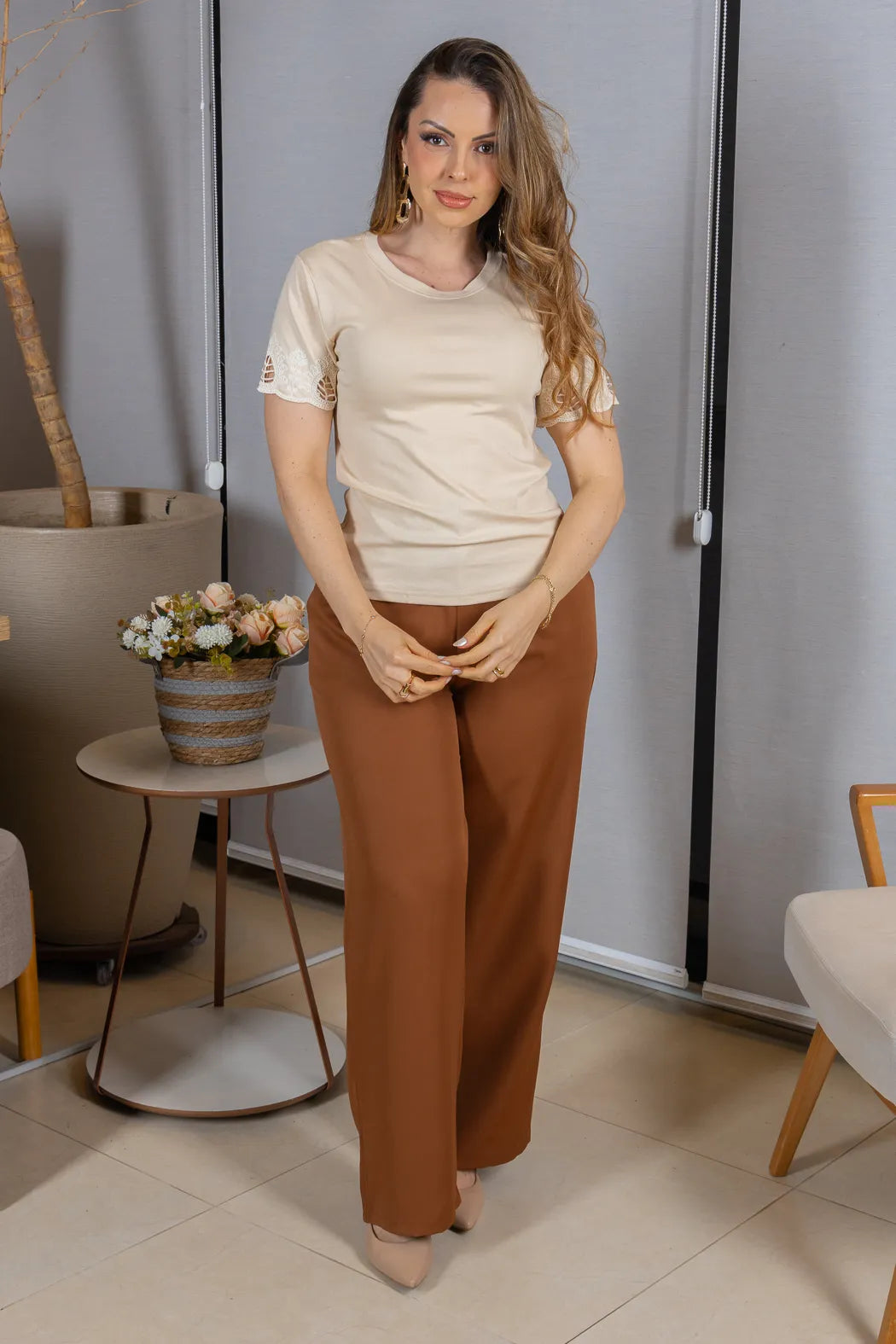 Blusa Manga Curta com Detalhe Bordado Vazado em Cotton Lycra Monique Creme