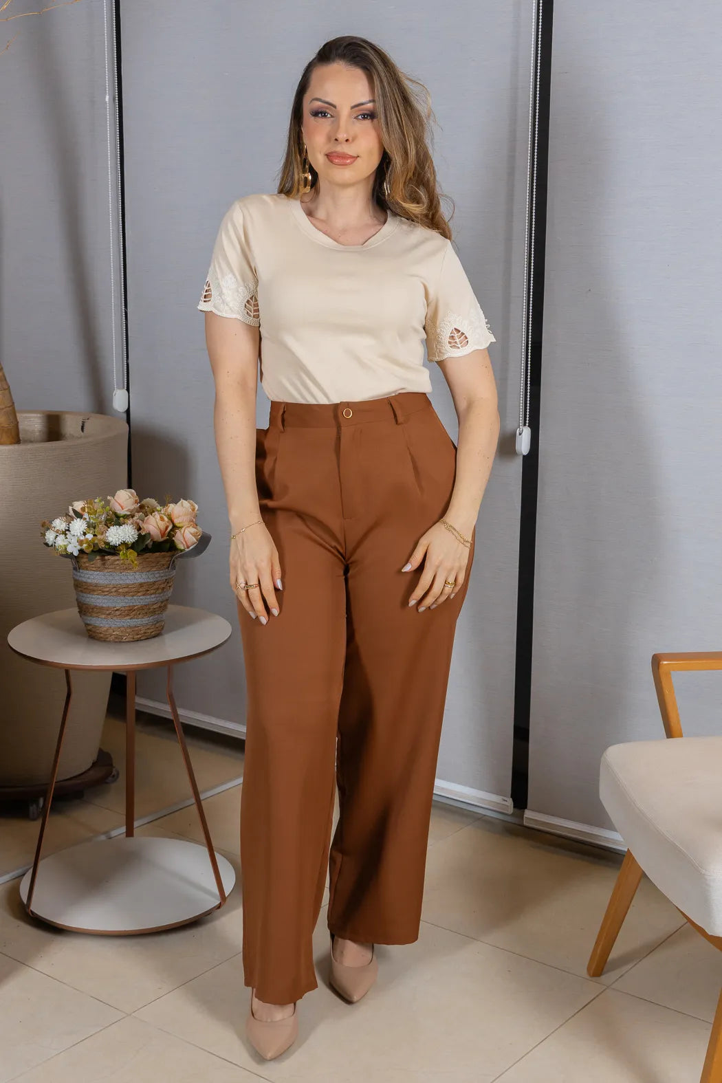 Blusa Manga Curta com Detalhe Bordado Vazado em Cotton Lycra Monique Creme