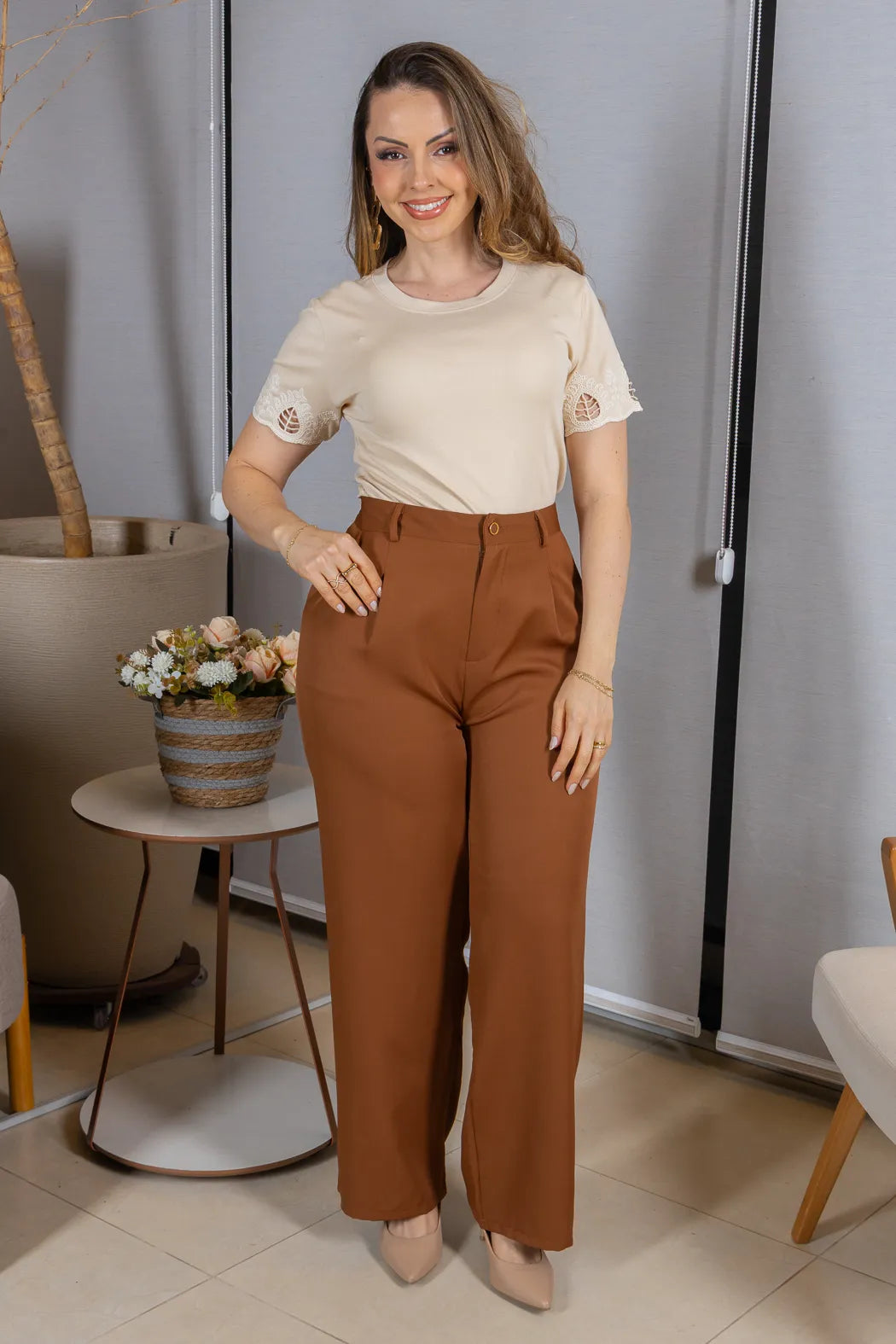 Blusa Manga Curta com Detalhe Bordado Vazado em Cotton Lycra Monique Creme